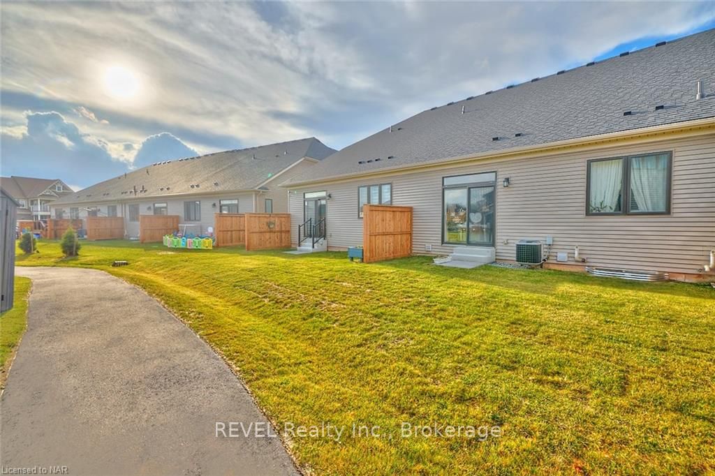 #11 - 4311 Mann Street Property Photo 24