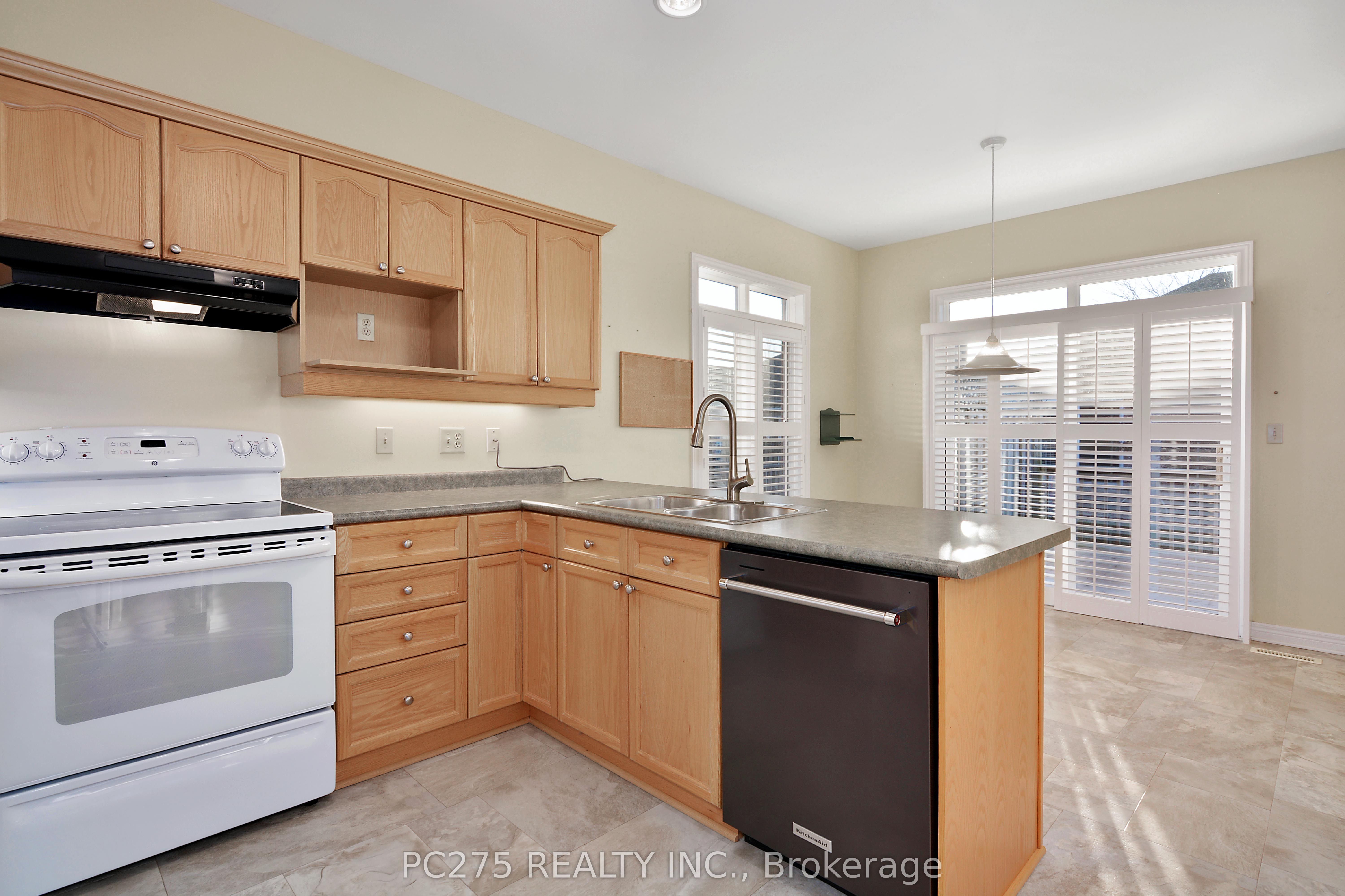 #243 - 2025 Meadowgate Boulevard Property Photo 9