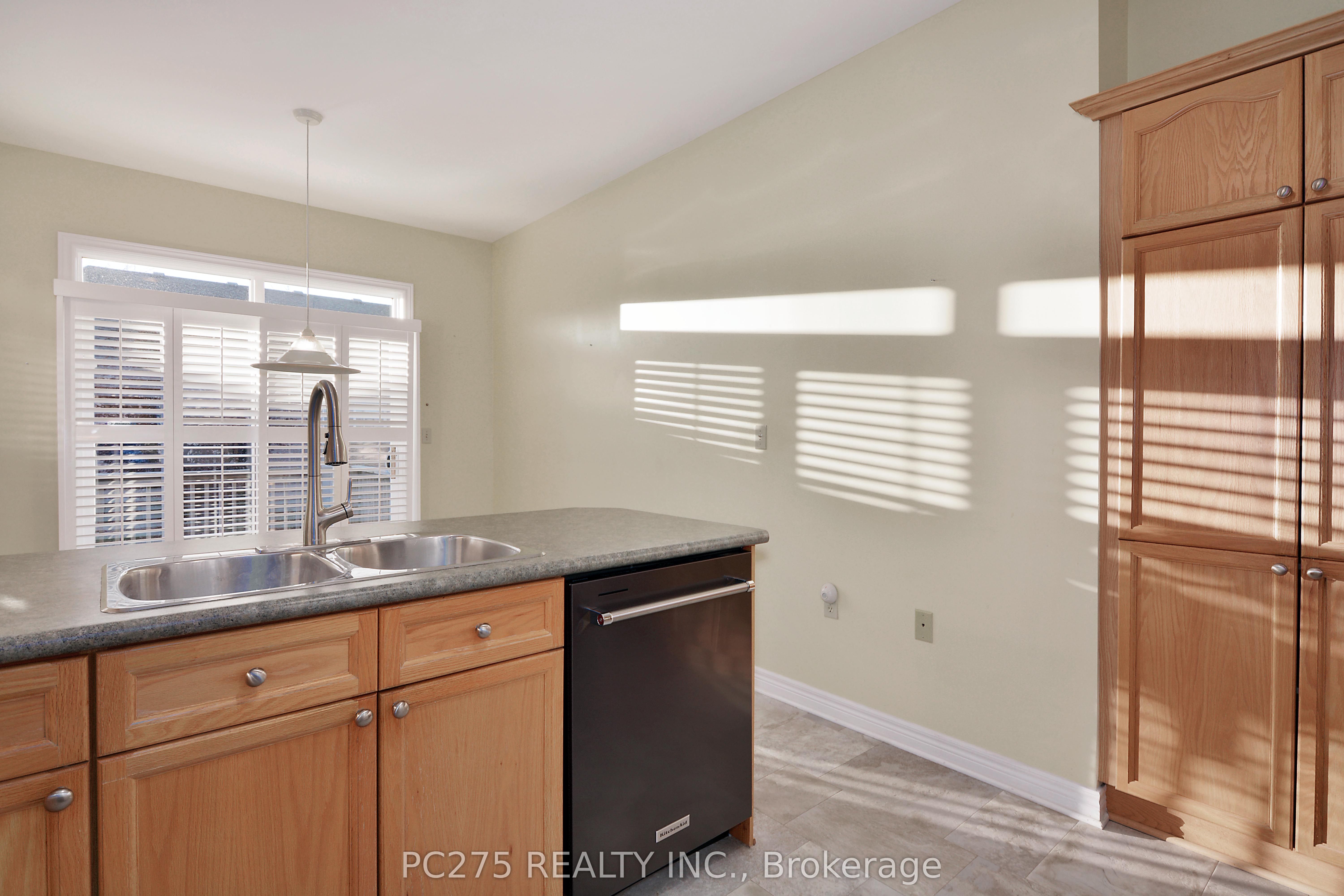 #243 - 2025 Meadowgate Boulevard Property Photo 10