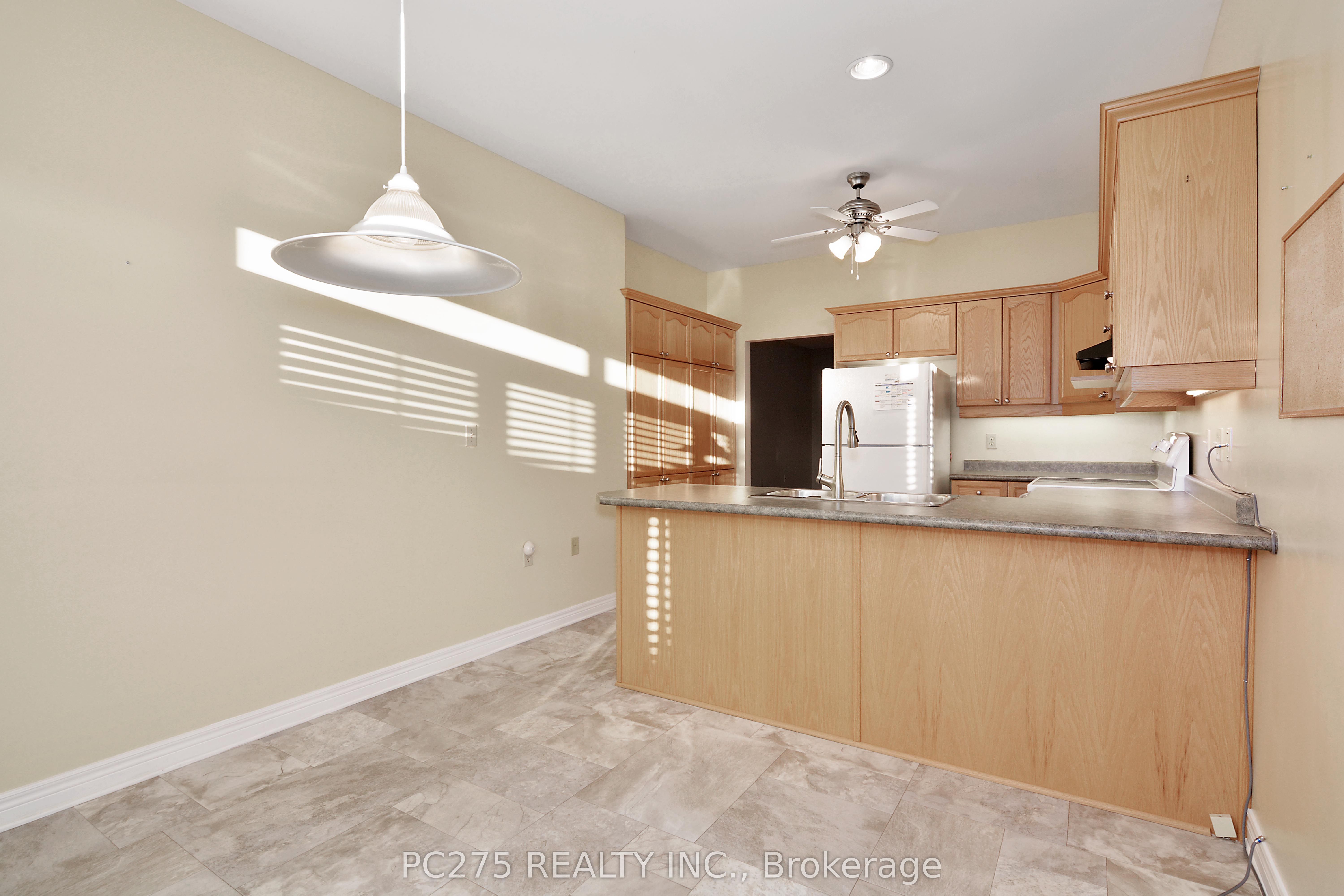 #243 - 2025 Meadowgate Boulevard Property Photo 12