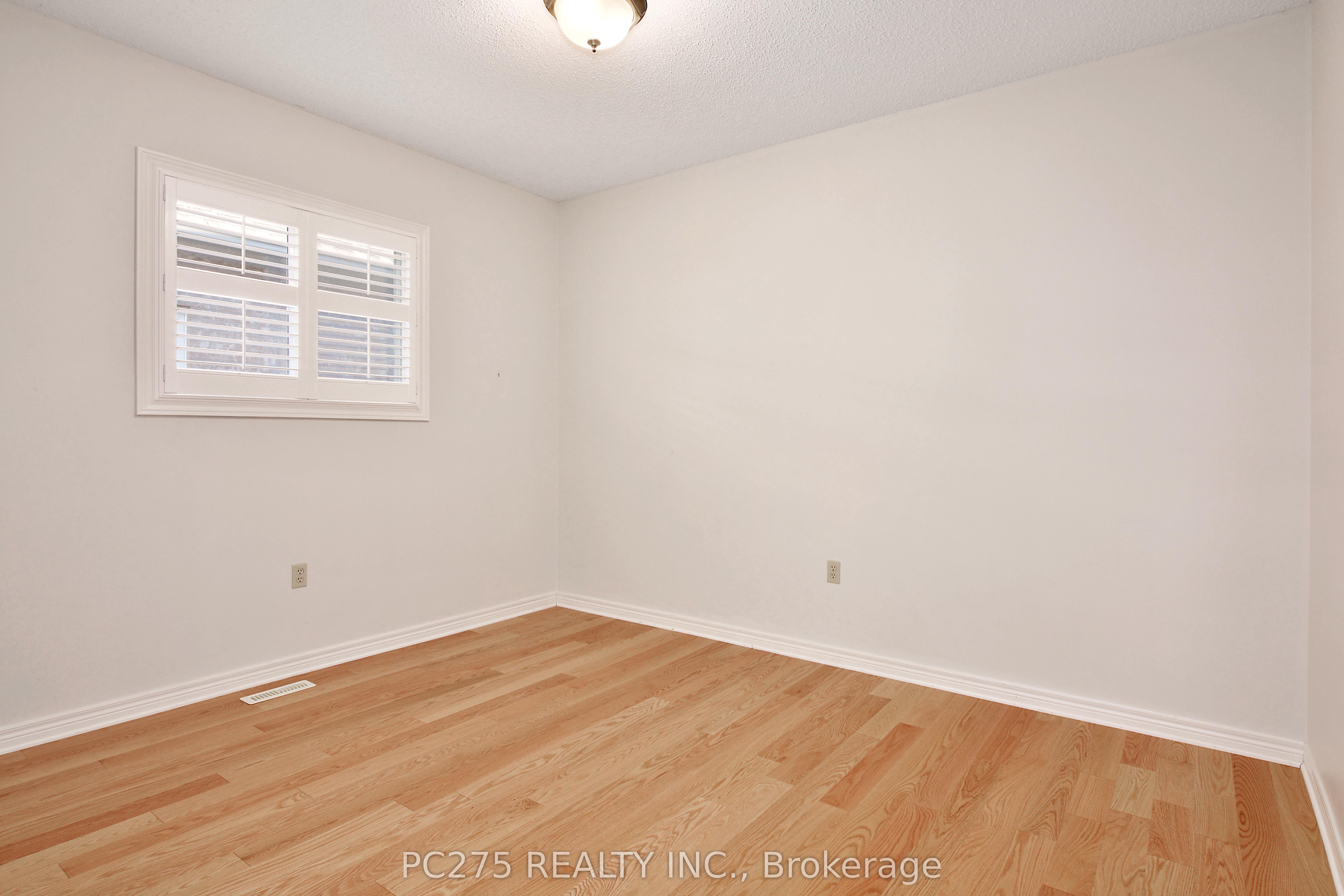 #243 - 2025 Meadowgate Boulevard Property Photo 16