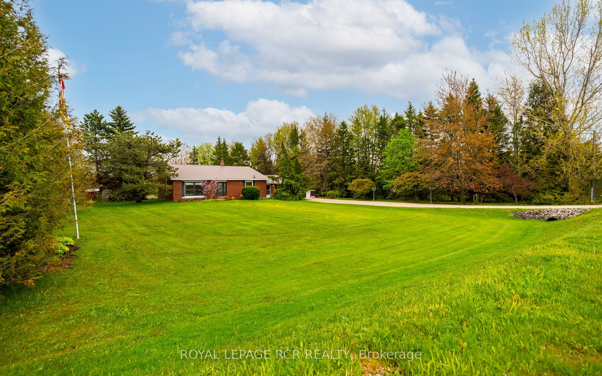433409 4th Line Property Photo 1