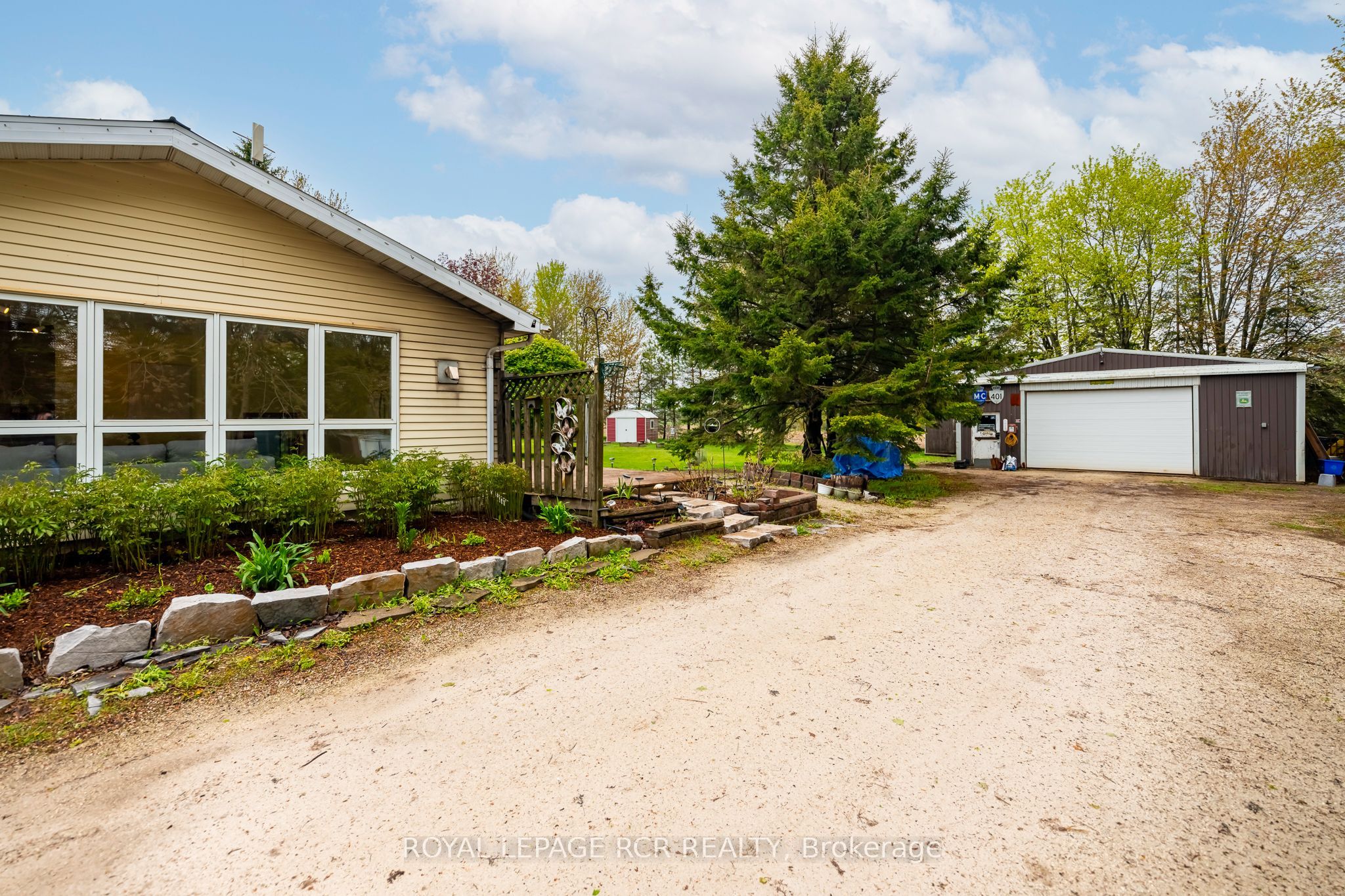 433409 4th Line Property Photo 4