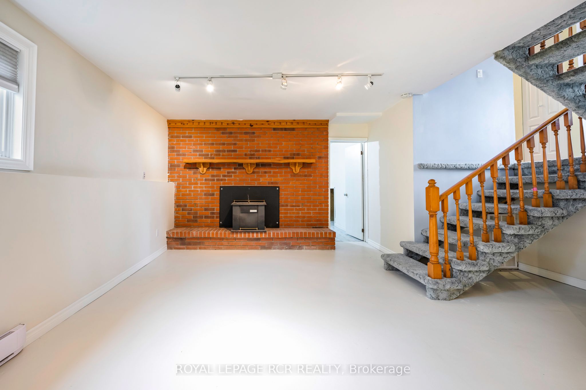 433409 4th Line Property Photo 30