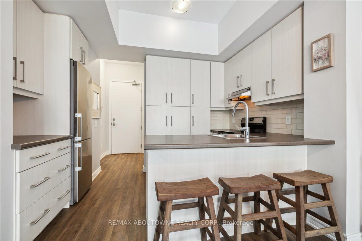 #102 - 40 Esplanade Lane Property Photo 13