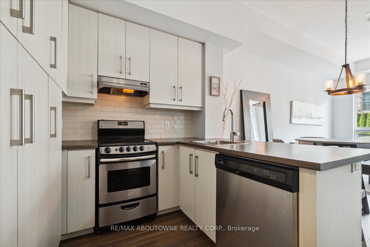 #102 - 40 Esplanade Lane Property Photo 15