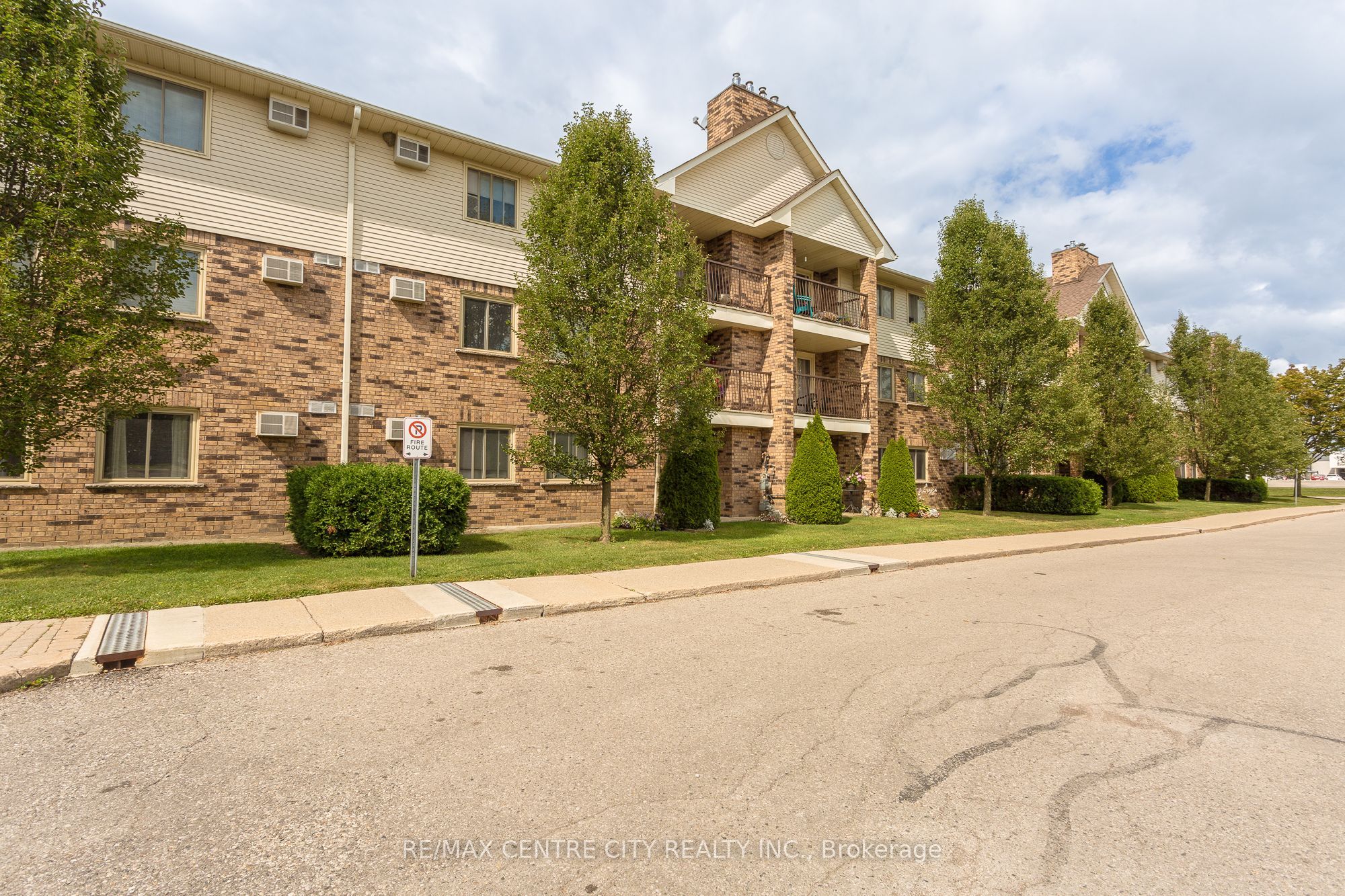 #209 - 440 Wellington Street Property Photo 4