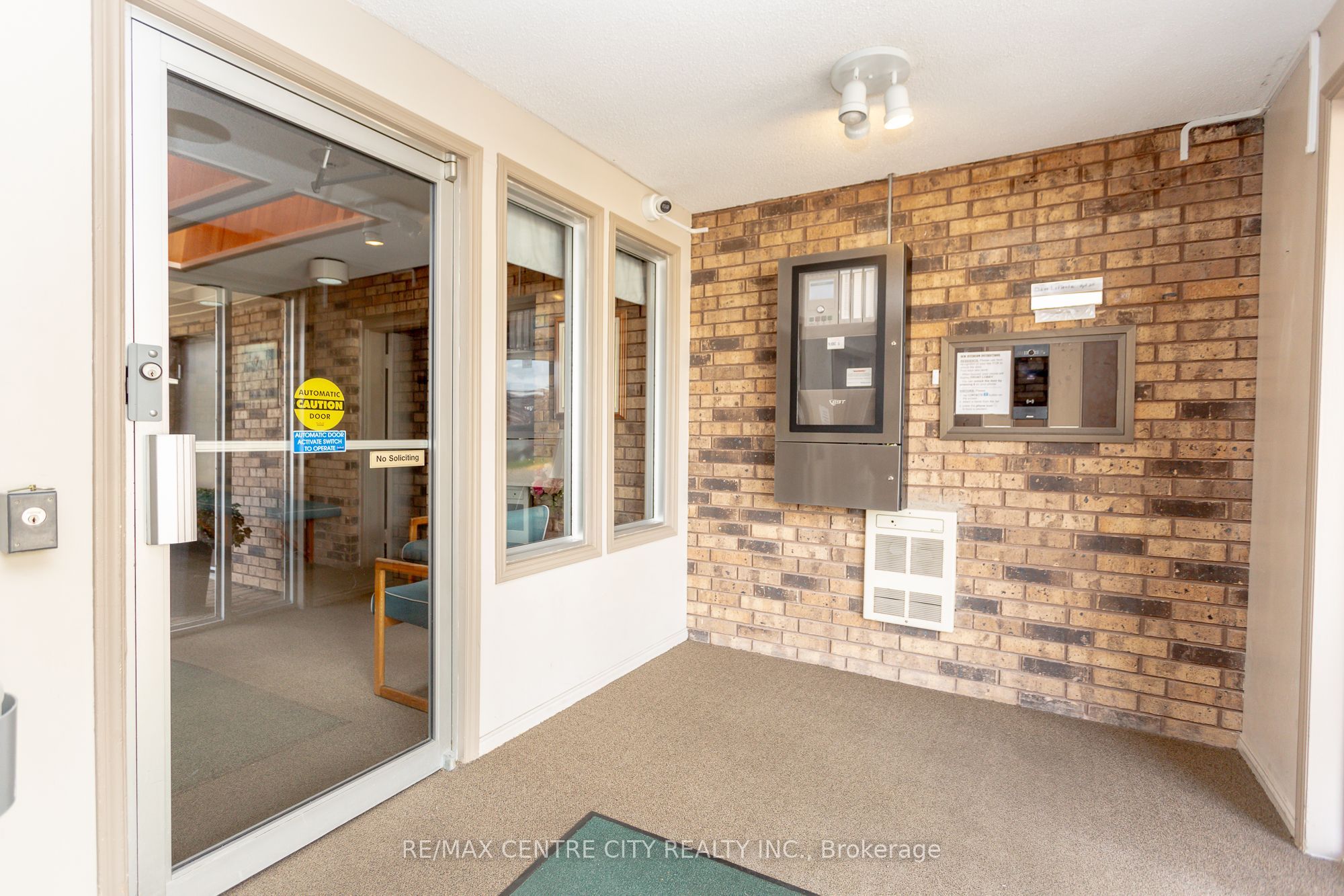 #209 - 440 Wellington Street Property Photo 5
