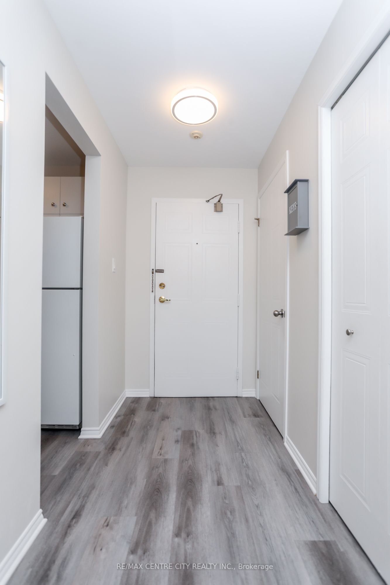 #209 - 440 Wellington Street Property Photo 9