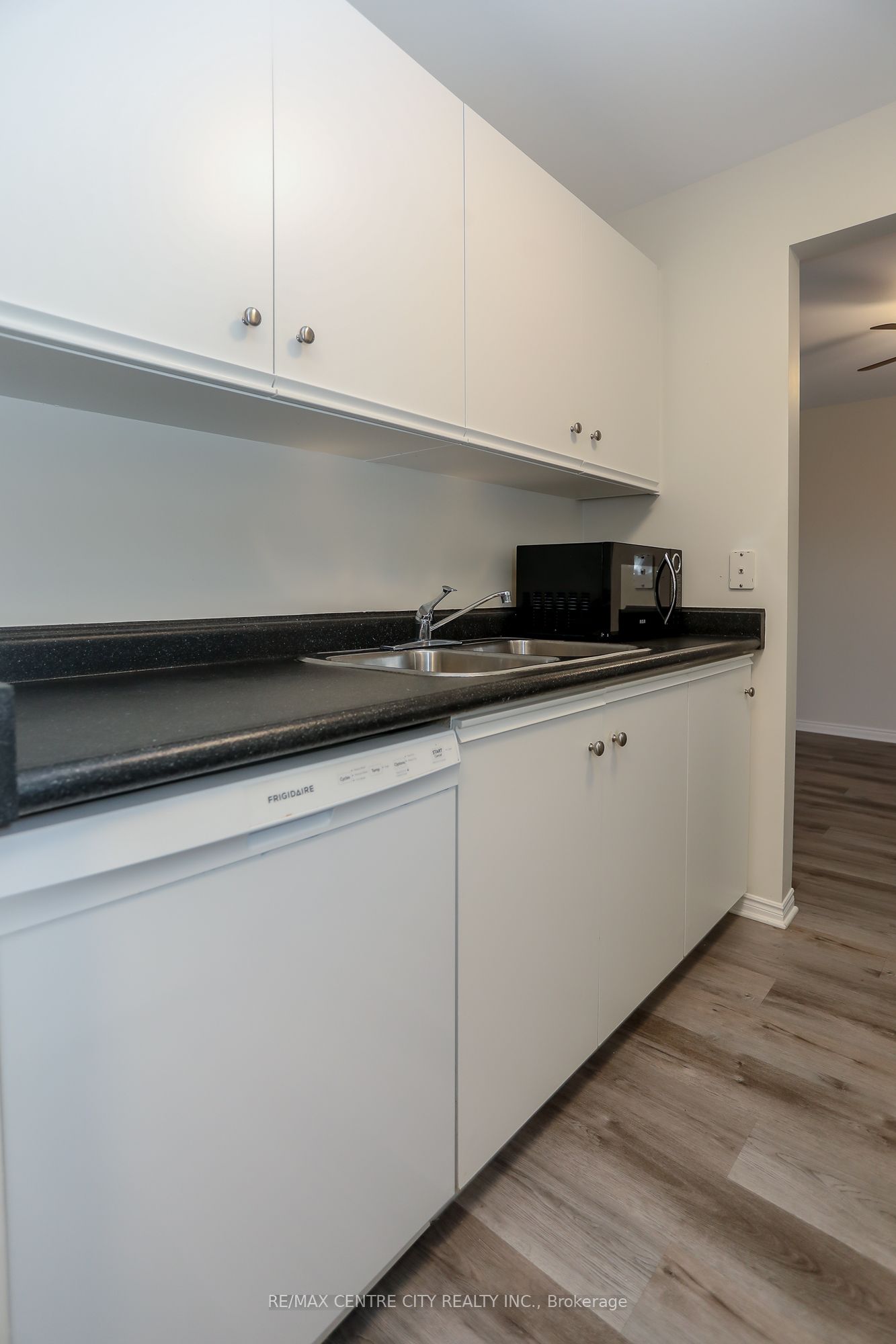 #209 - 440 Wellington Street Property Photo 13