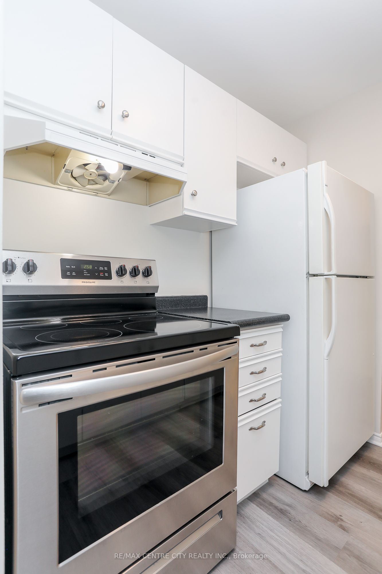 #209 - 440 Wellington Street Property Photo 16