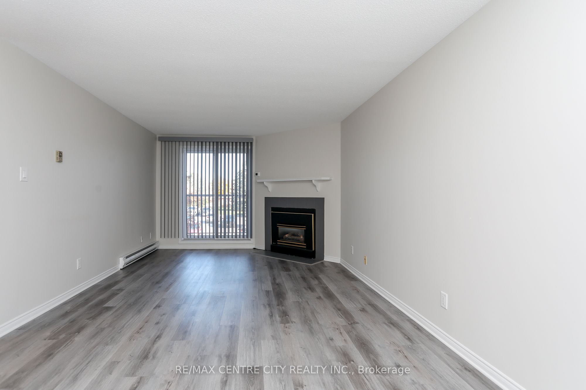 #209 - 440 Wellington Street Property Photo 17