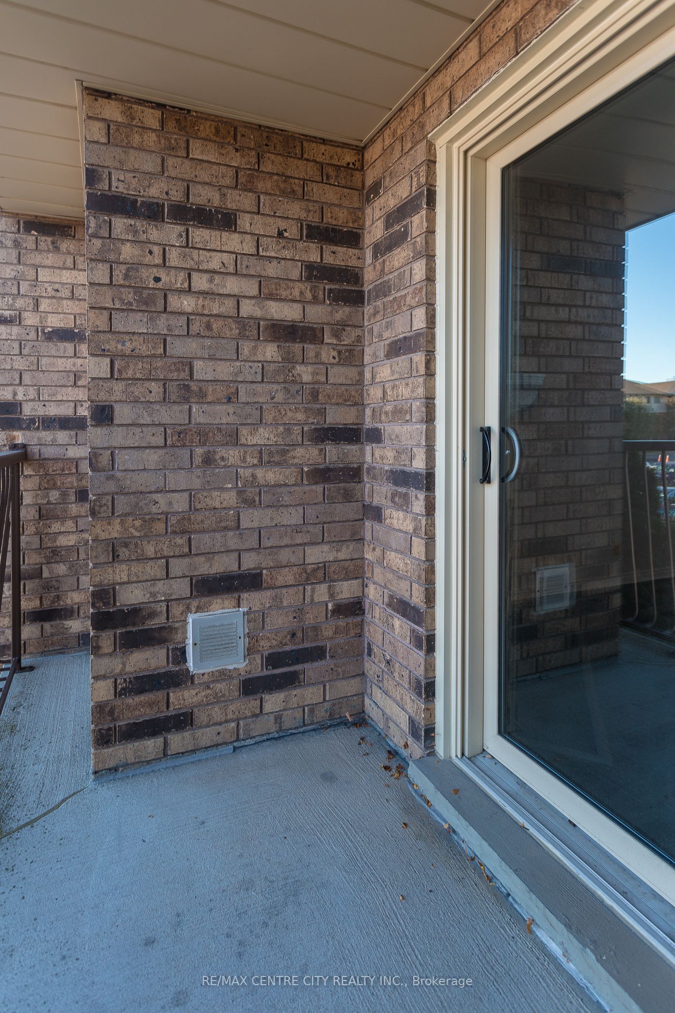 #209 - 440 Wellington Street Property Photo 19
