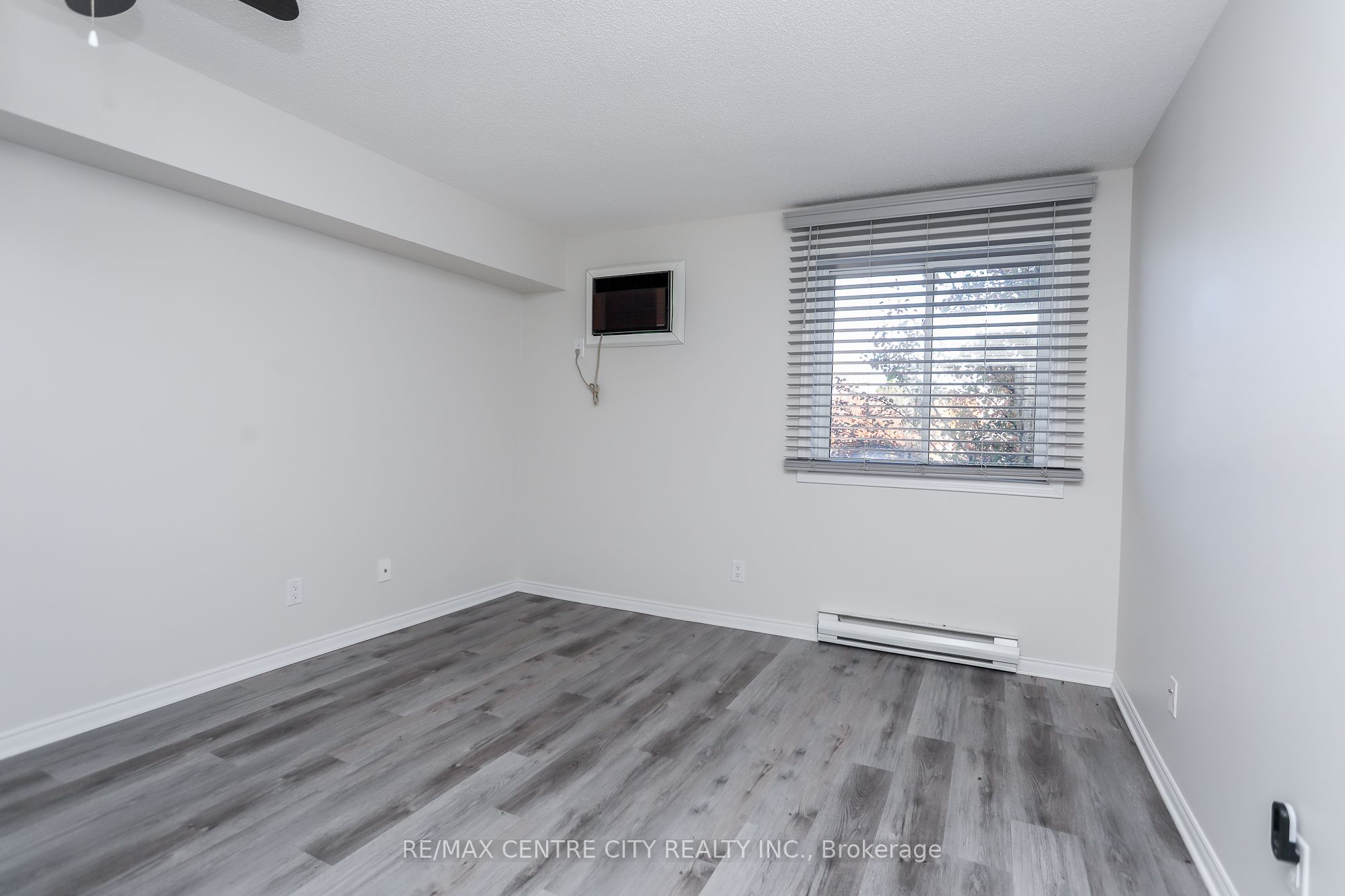 #209 - 440 Wellington Street Property Photo 25