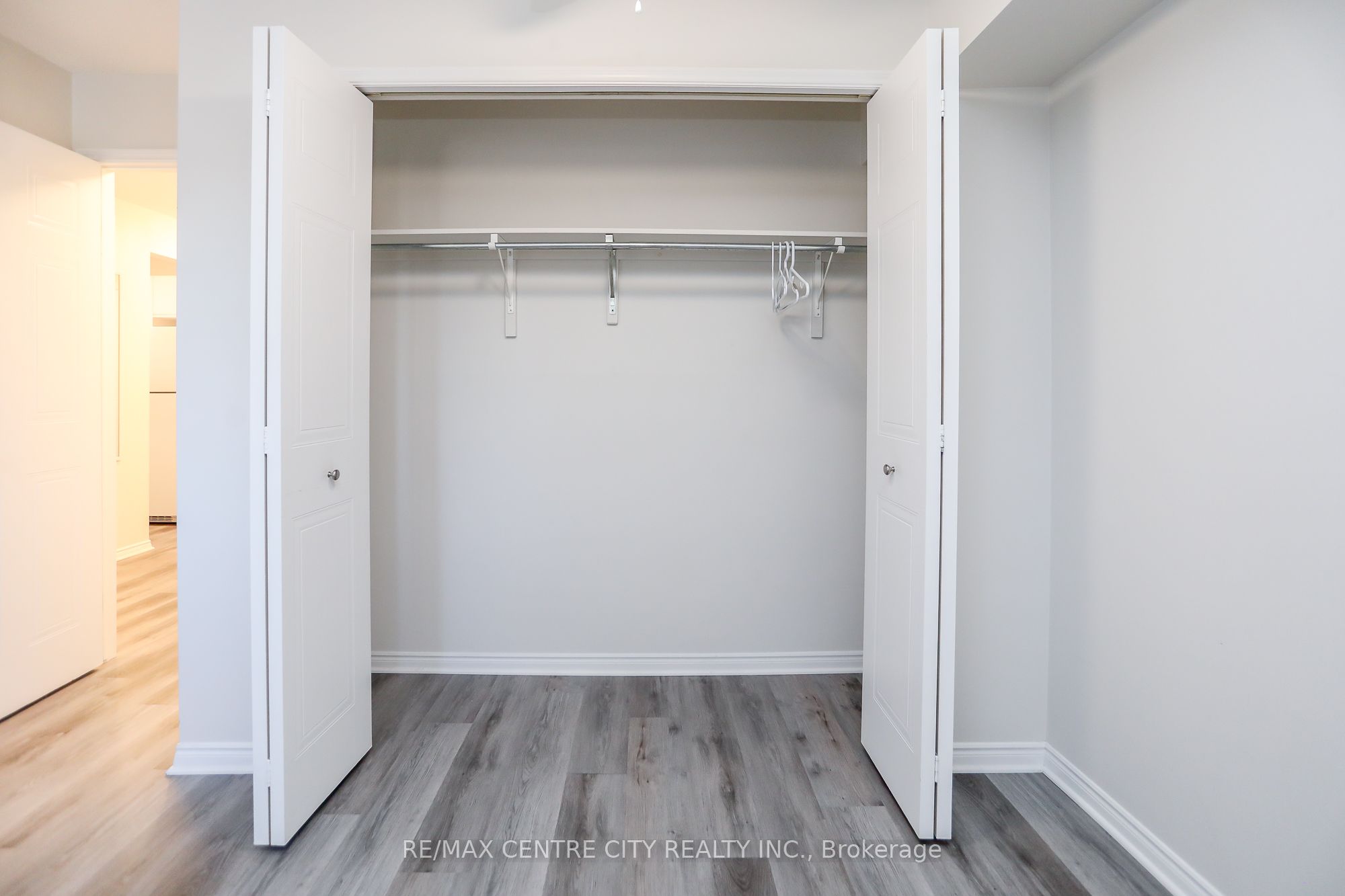 #209 - 440 Wellington Street Property Photo 27