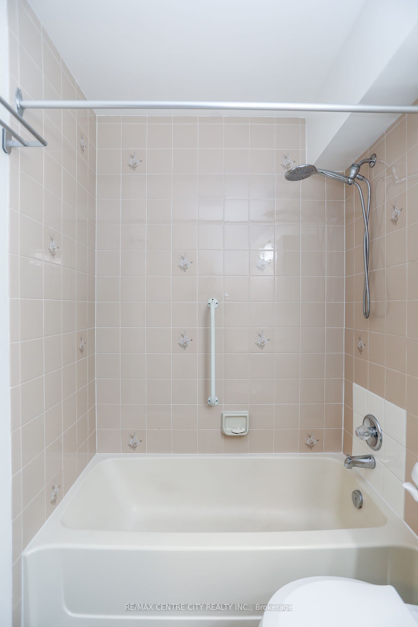 #209 - 440 Wellington Street Property Photo 29