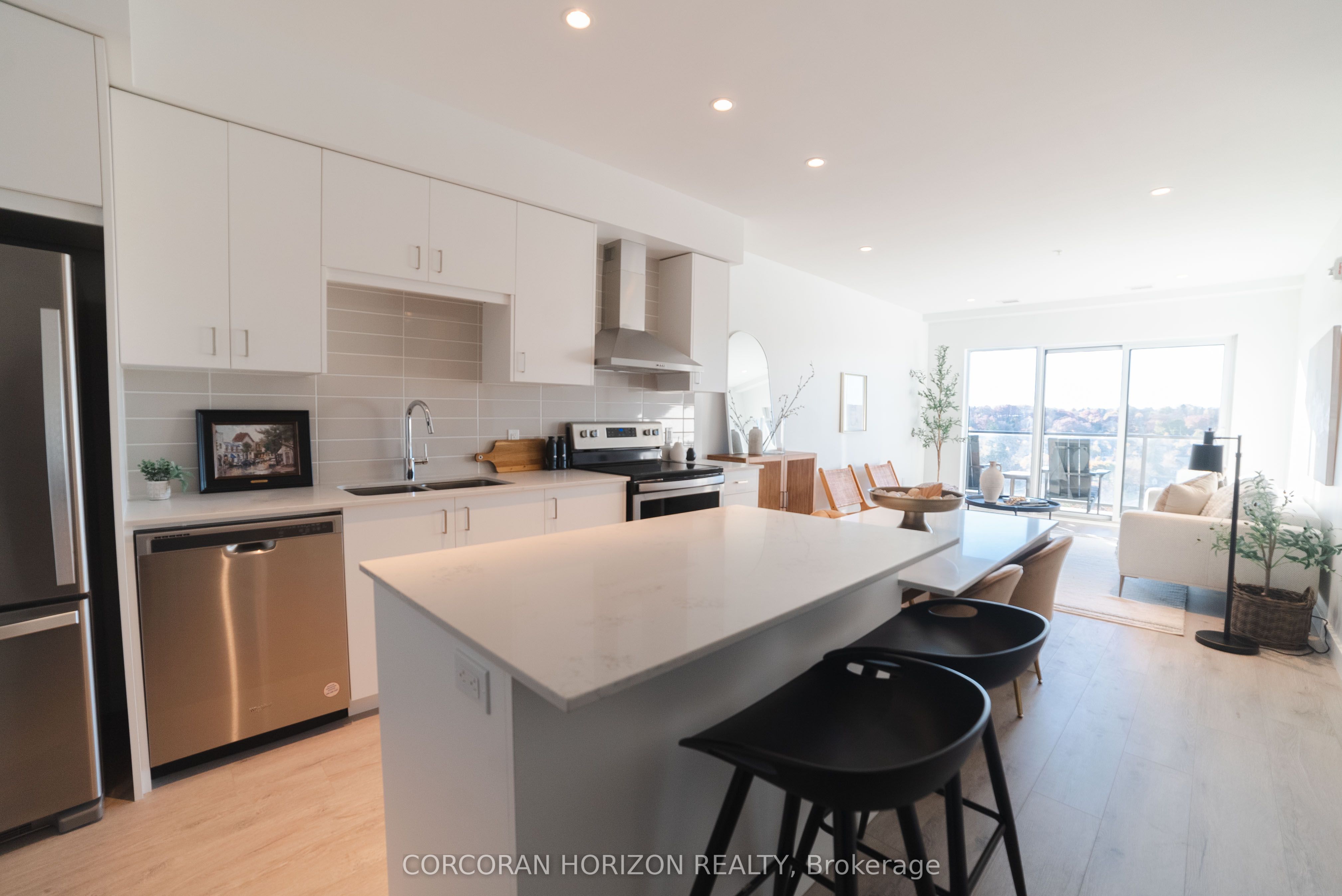 #1312 - 15 Glebe Street Property Photo 2