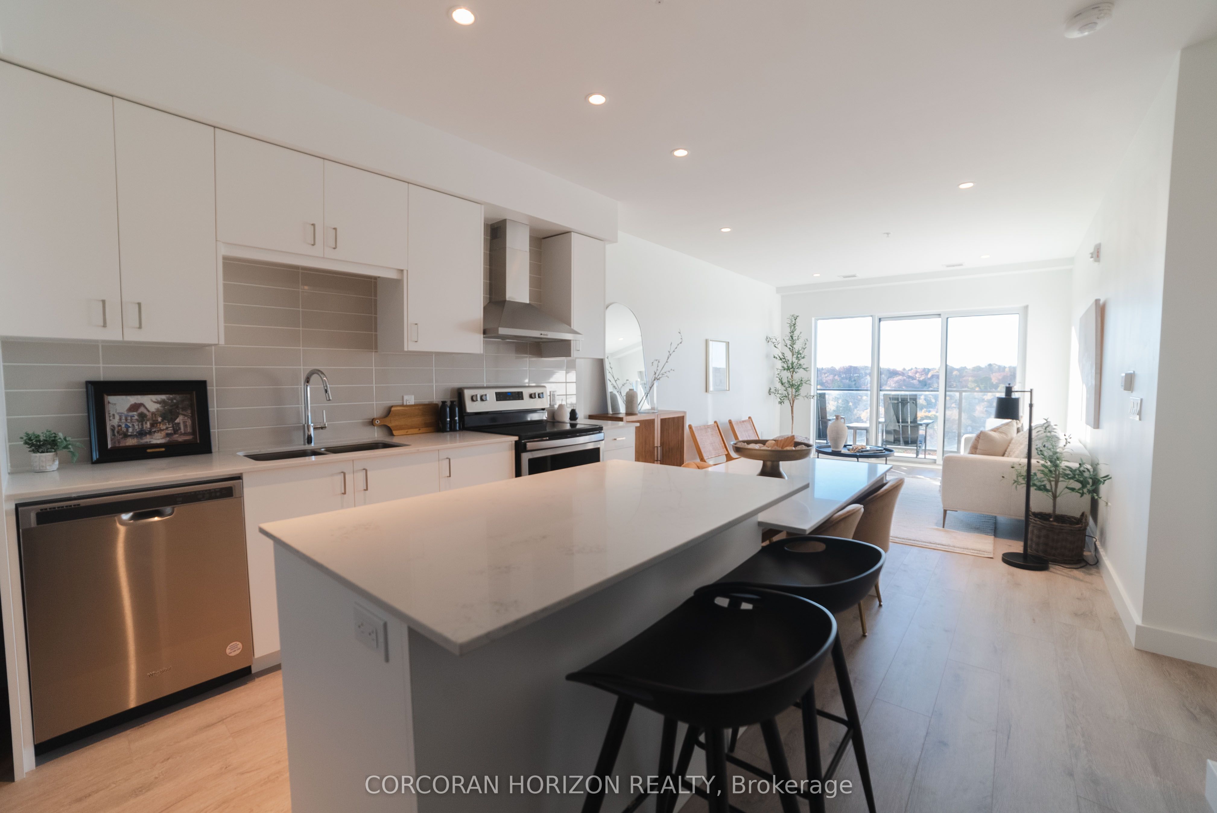 #1312 - 15 Glebe Street Property Photo 3