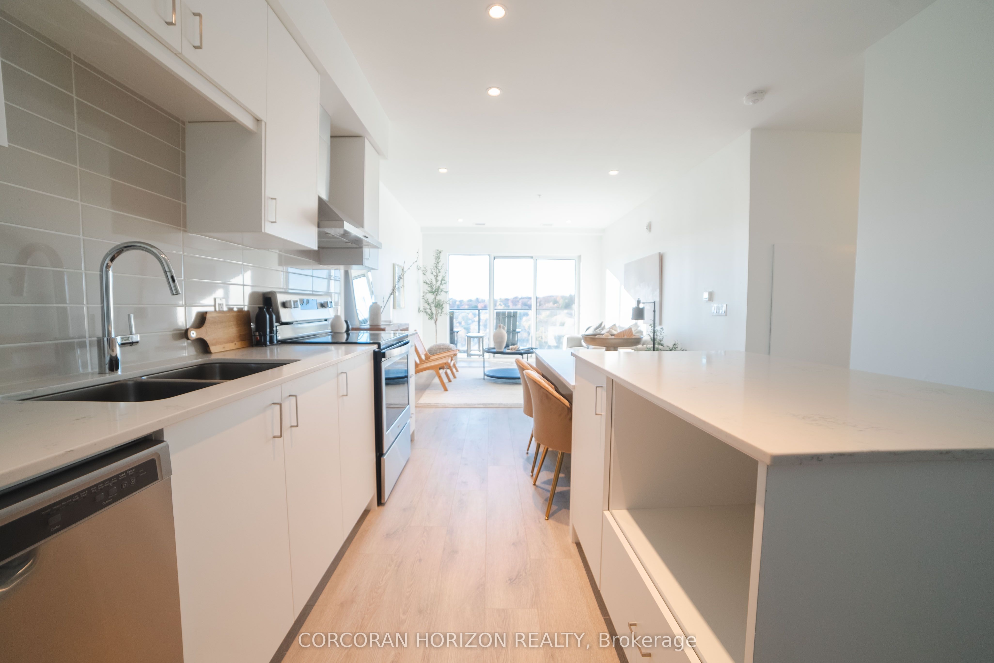 #1312 - 15 Glebe Street Property Photo 4