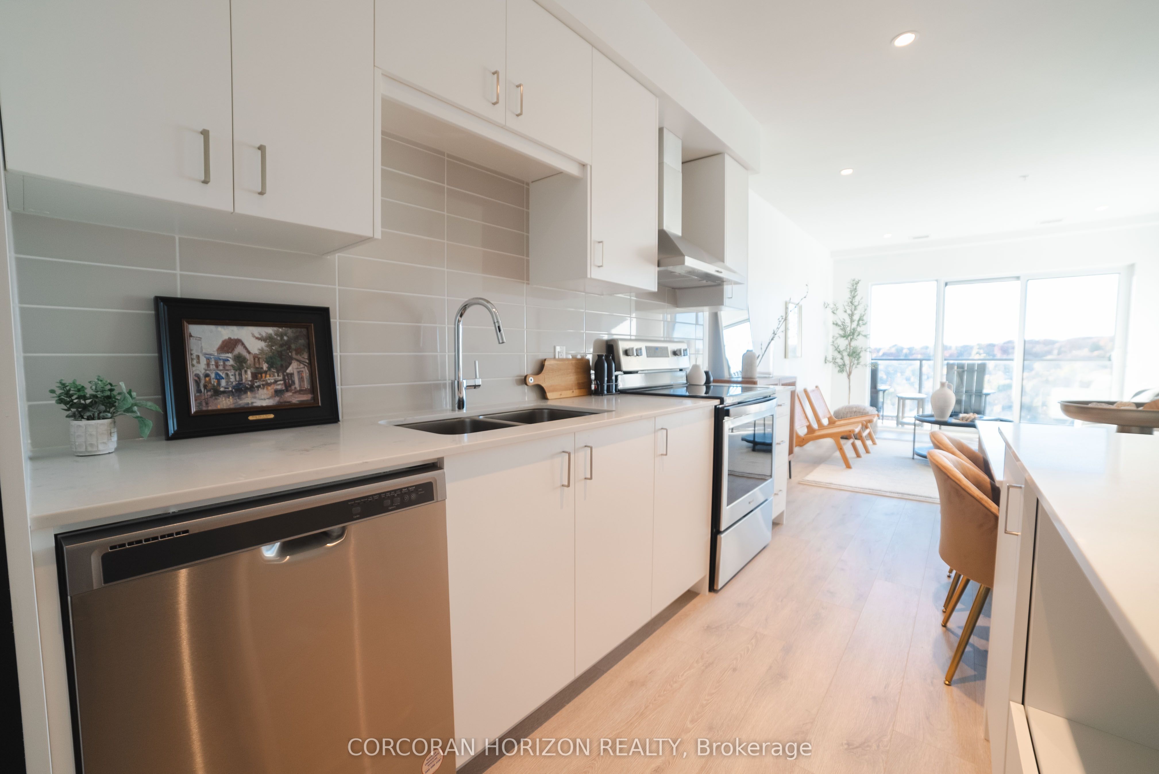 #1312 - 15 Glebe Street Property Photo 5