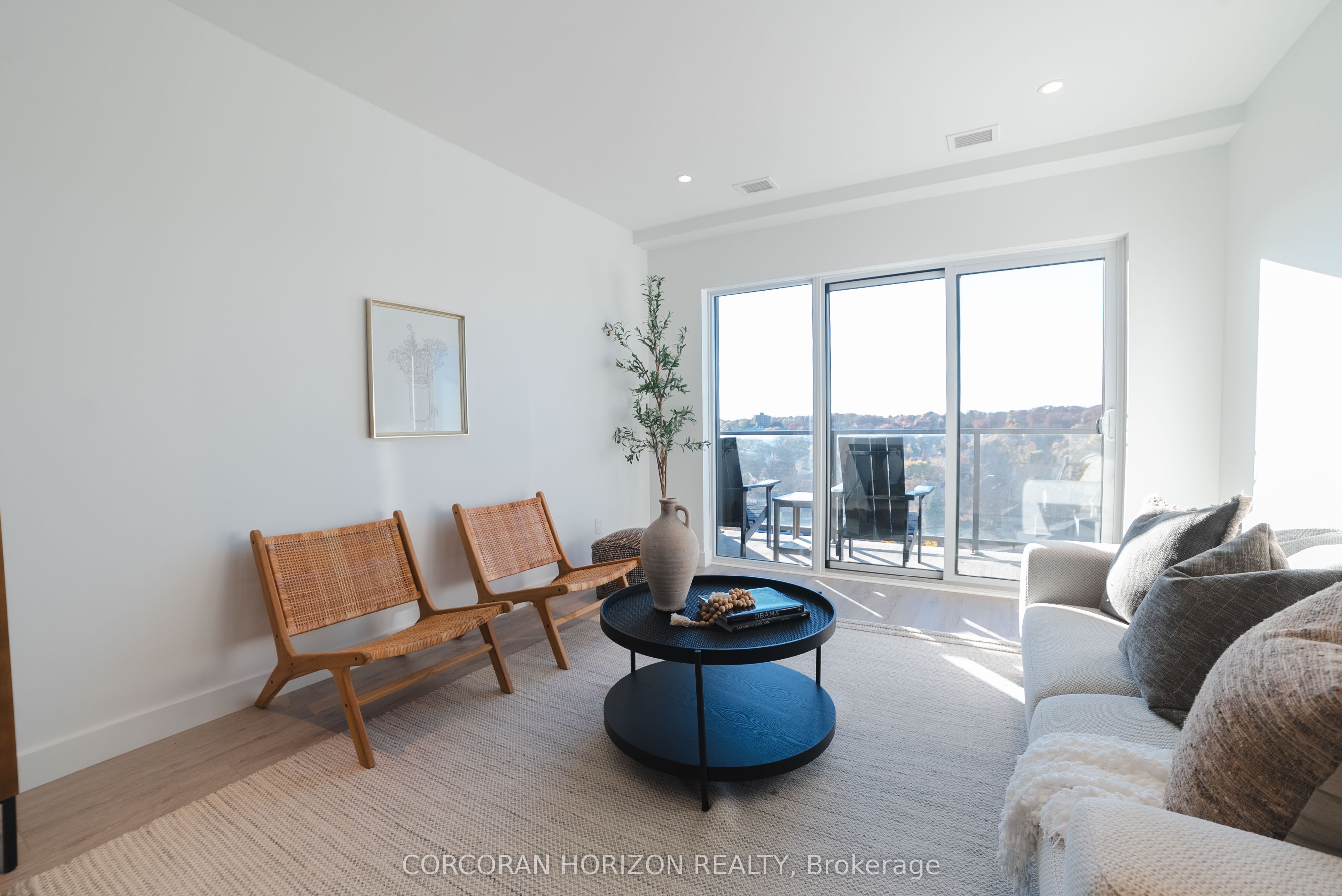 #1312 - 15 Glebe Street Property Photo 7