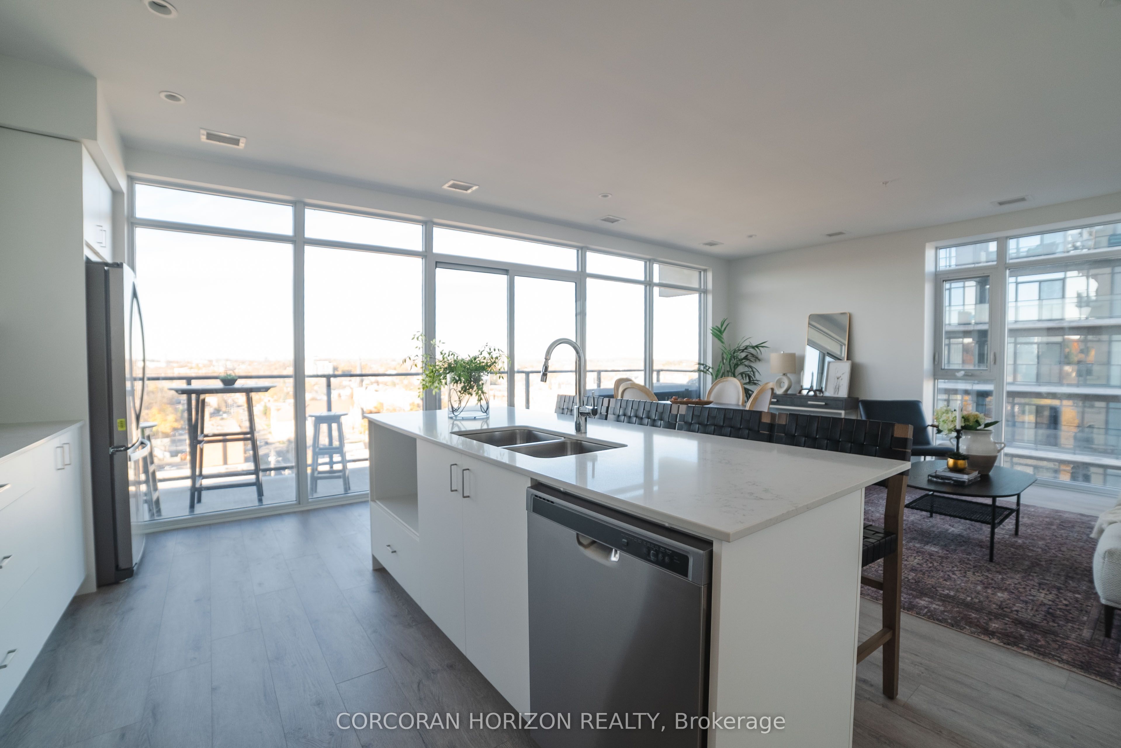 #1301 - 15 Glebe Street Property Photo 5