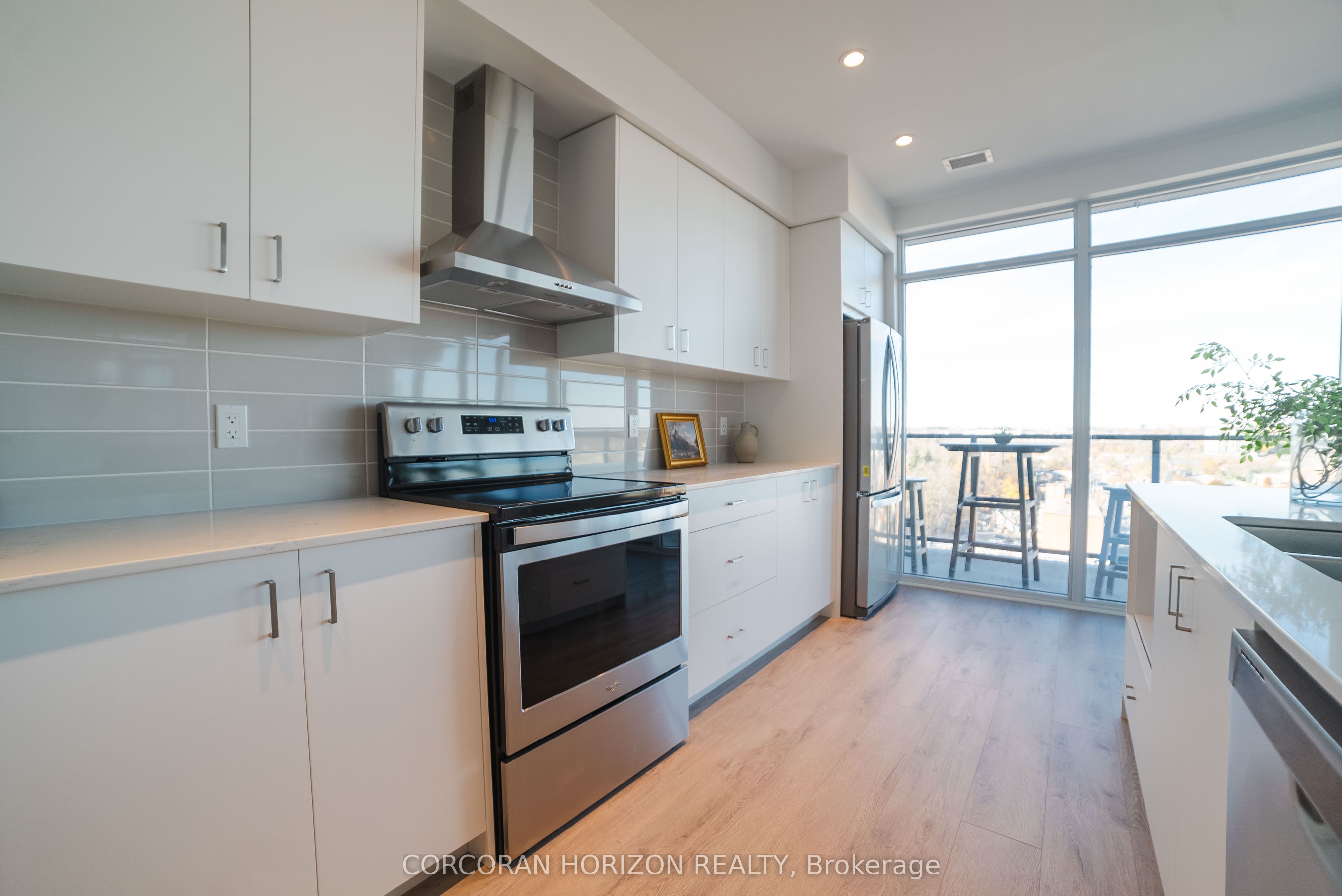 #1301 - 15 Glebe Street Property Photo 6