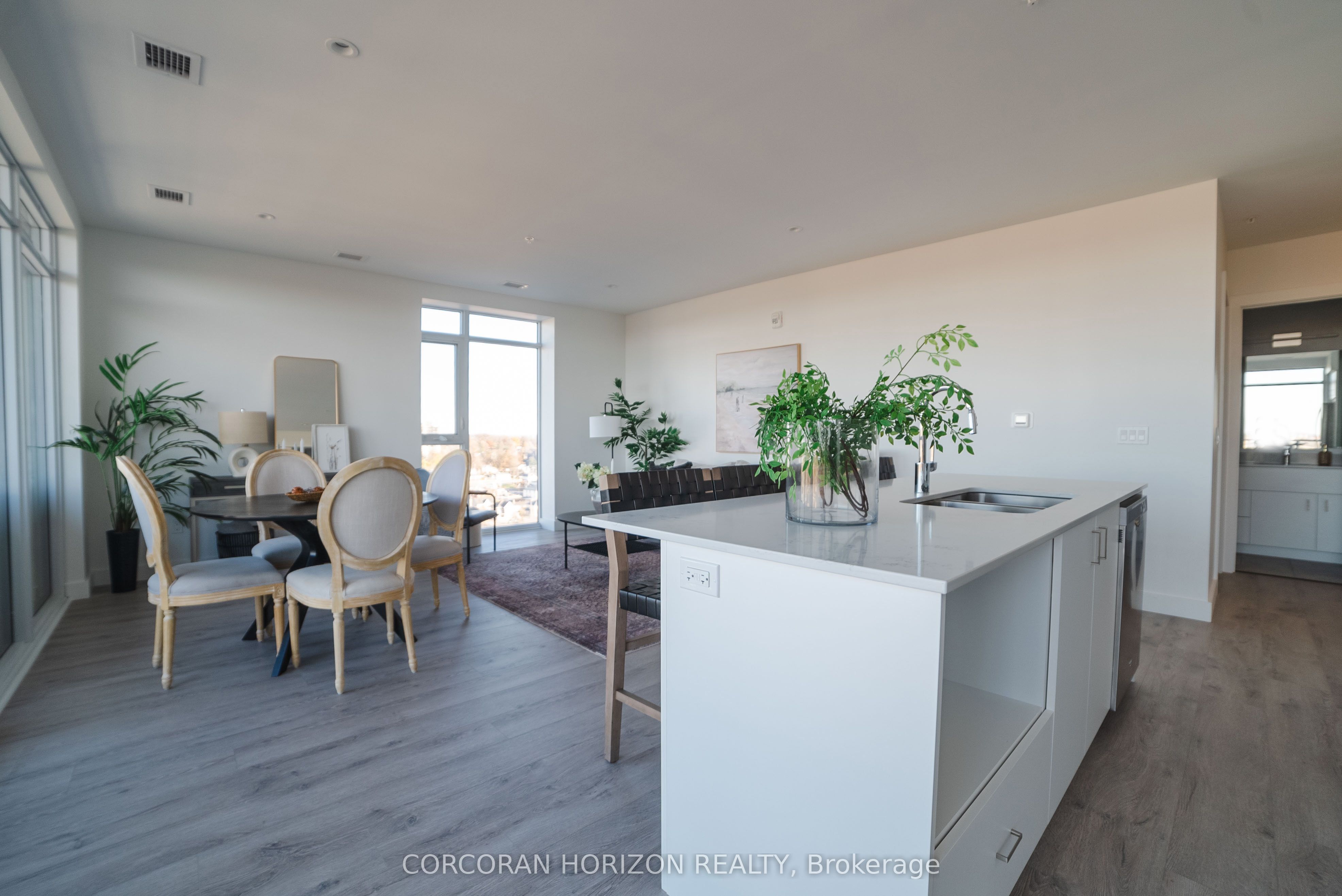 #1301 - 15 Glebe Street Property Photo 7