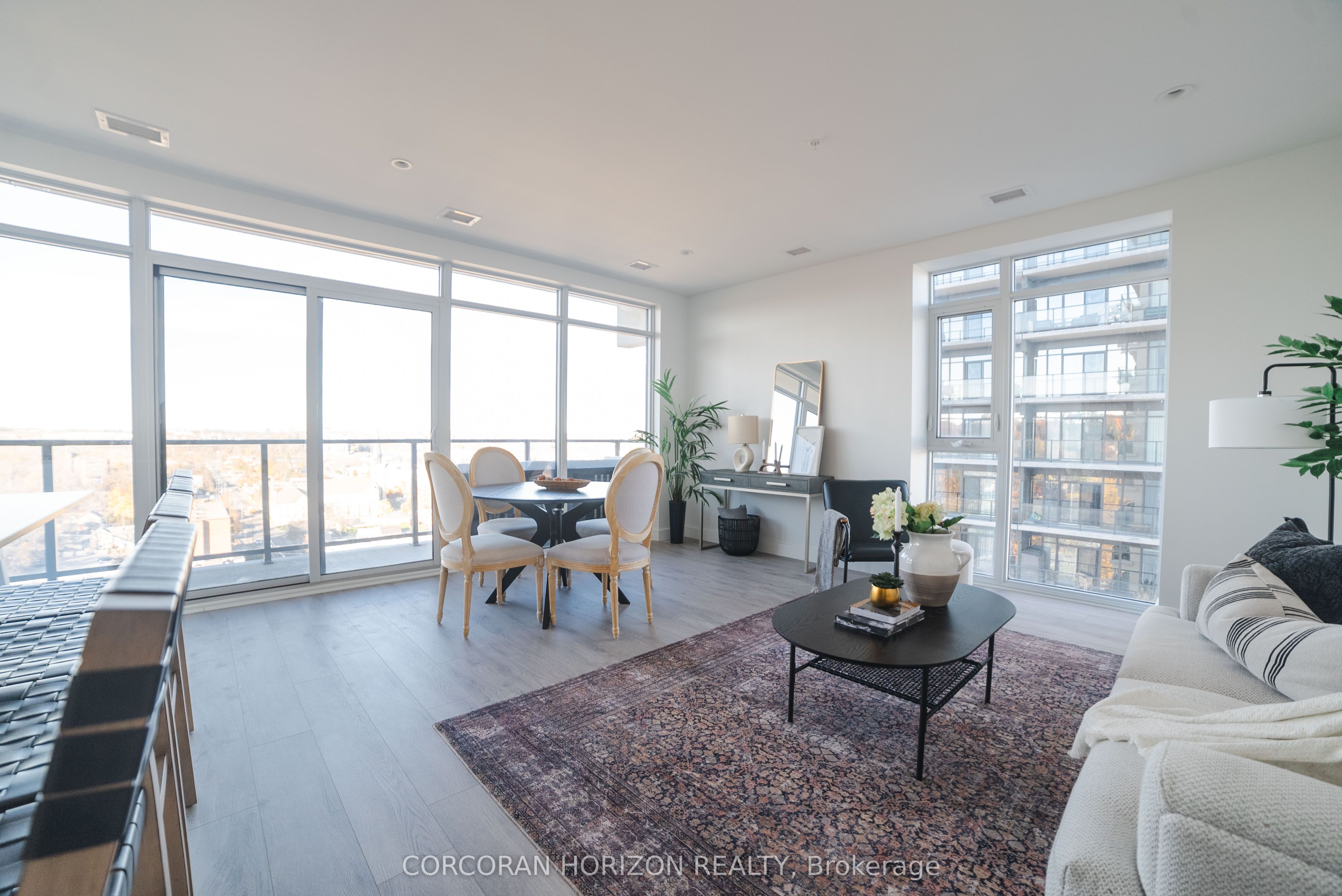 #1301 - 15 Glebe Street Property Photo 8