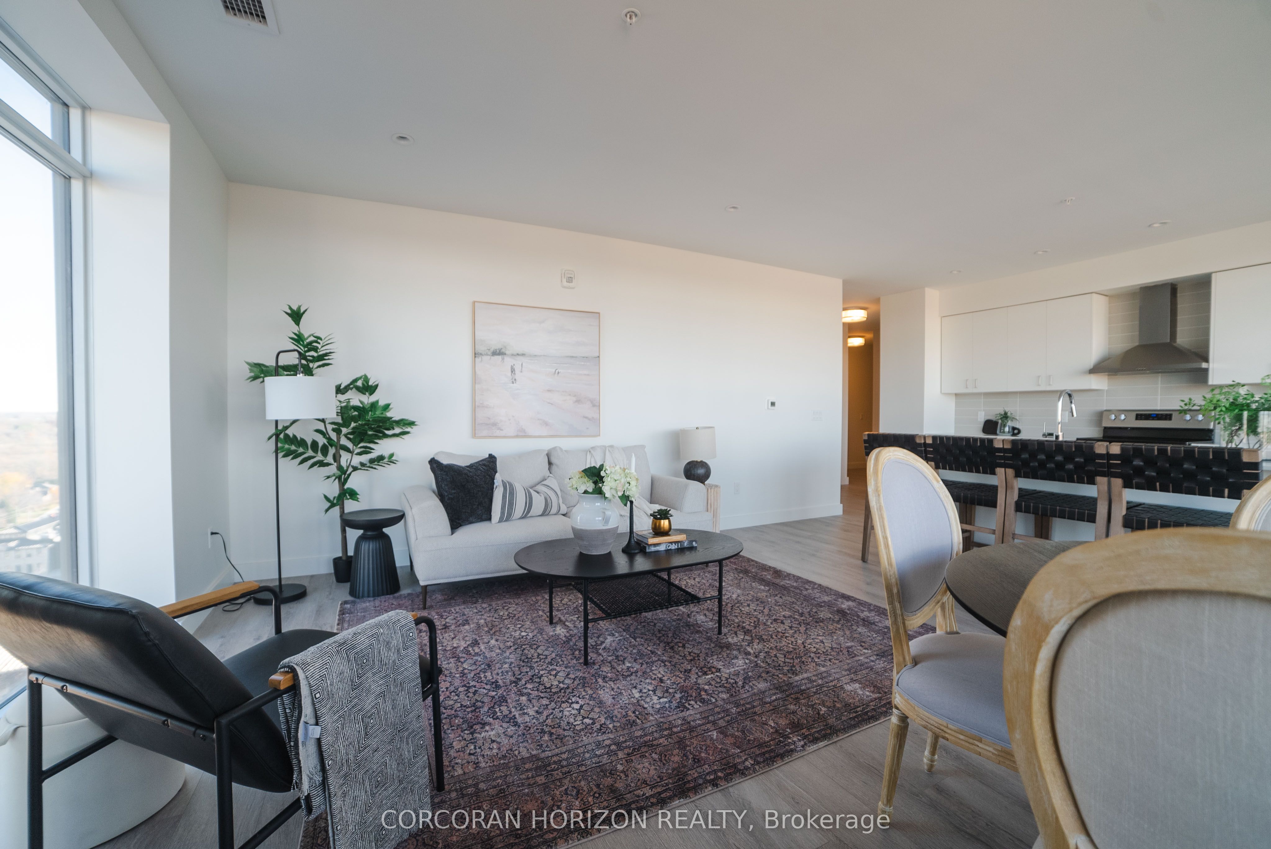 #1301 - 15 Glebe Street Property Photo 10