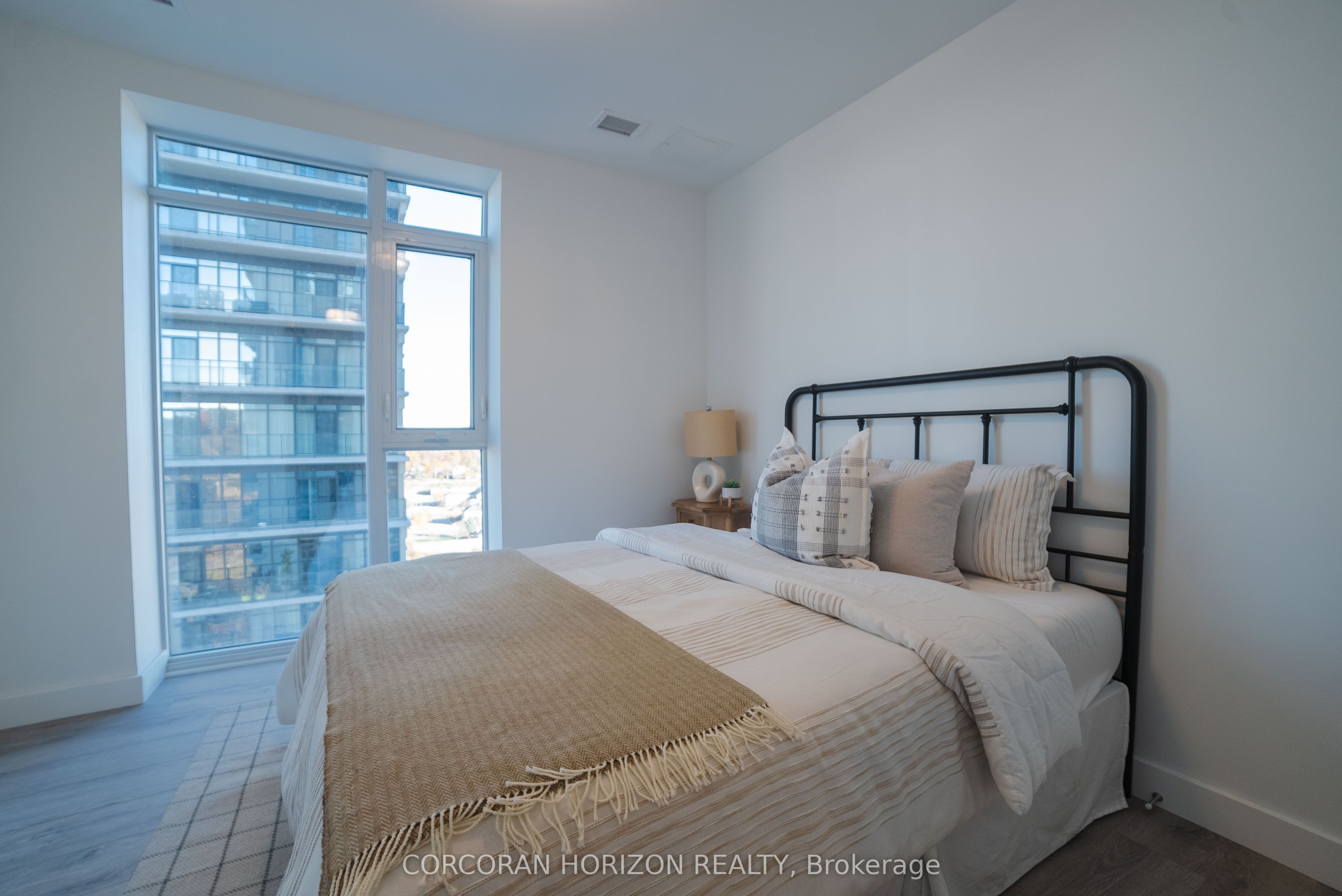 #1301 - 15 Glebe Street Property Photo 12