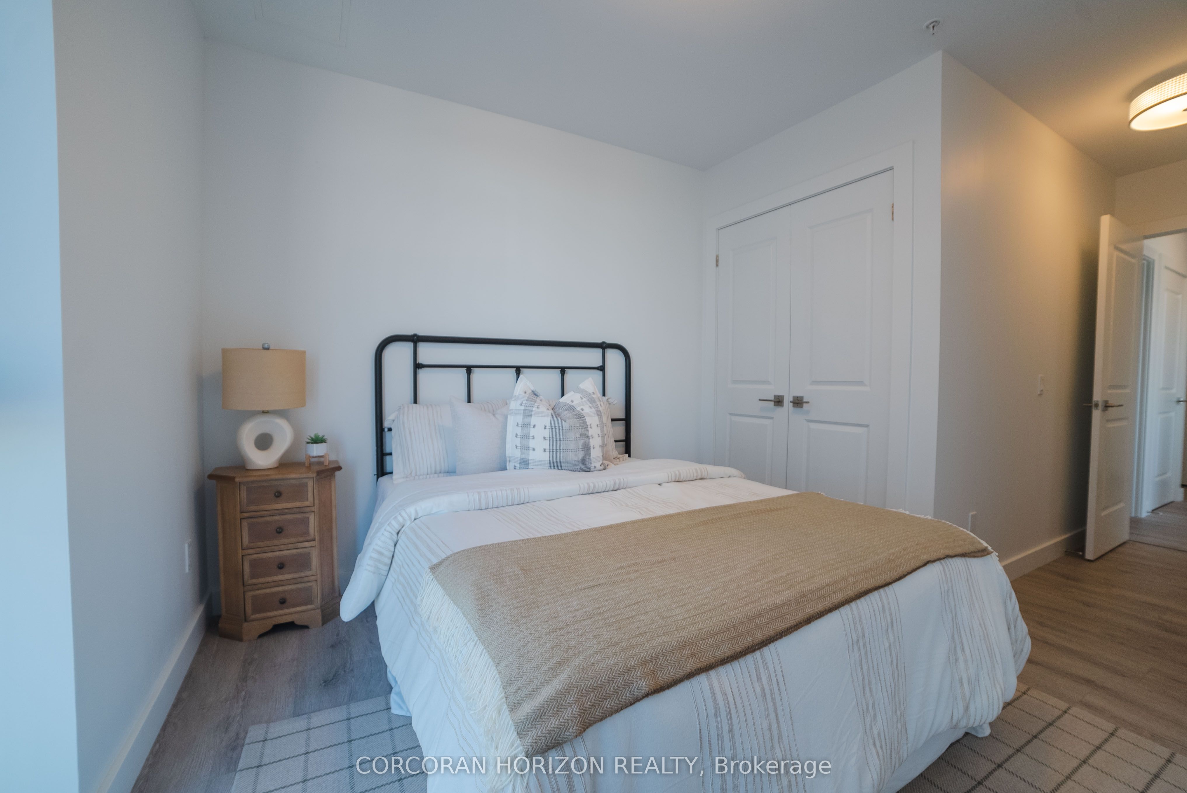 #1301 - 15 Glebe Street Property Photo 13