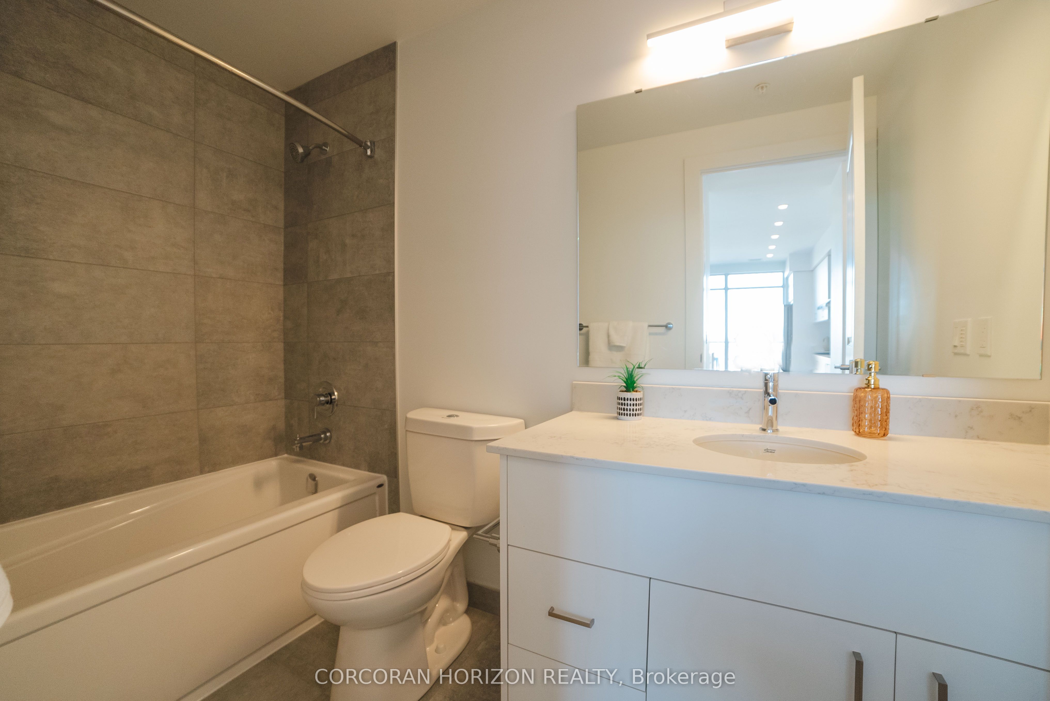#1301 - 15 Glebe Street Property Photo 15