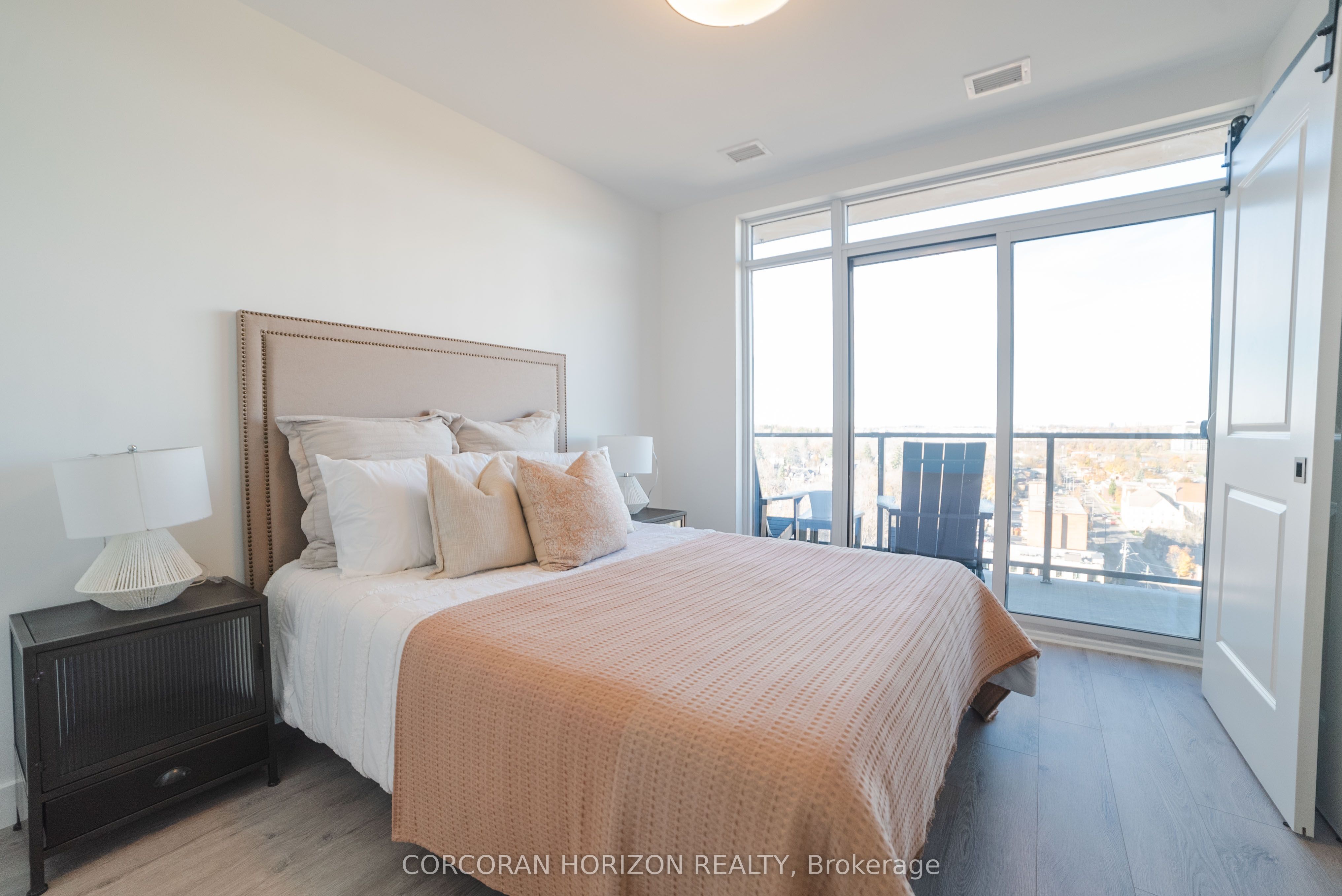 #1301 - 15 Glebe Street Property Photo 16