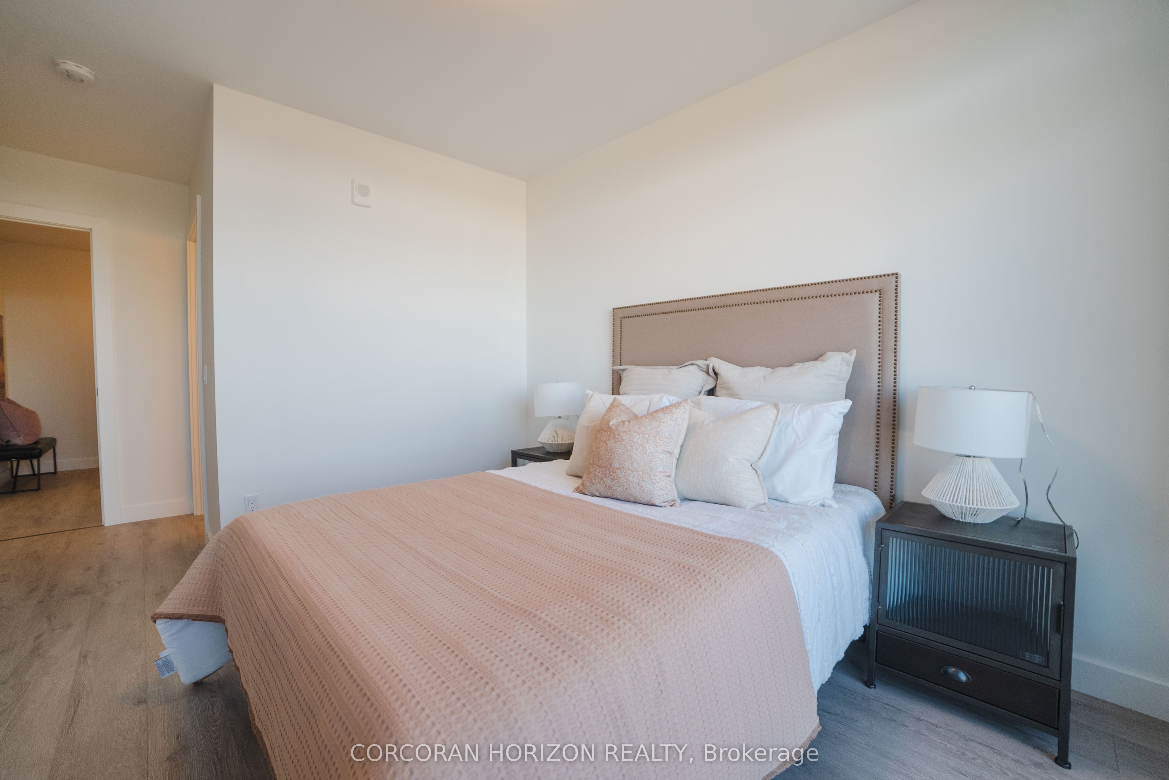 #1301 - 15 Glebe Street Property Photo 17