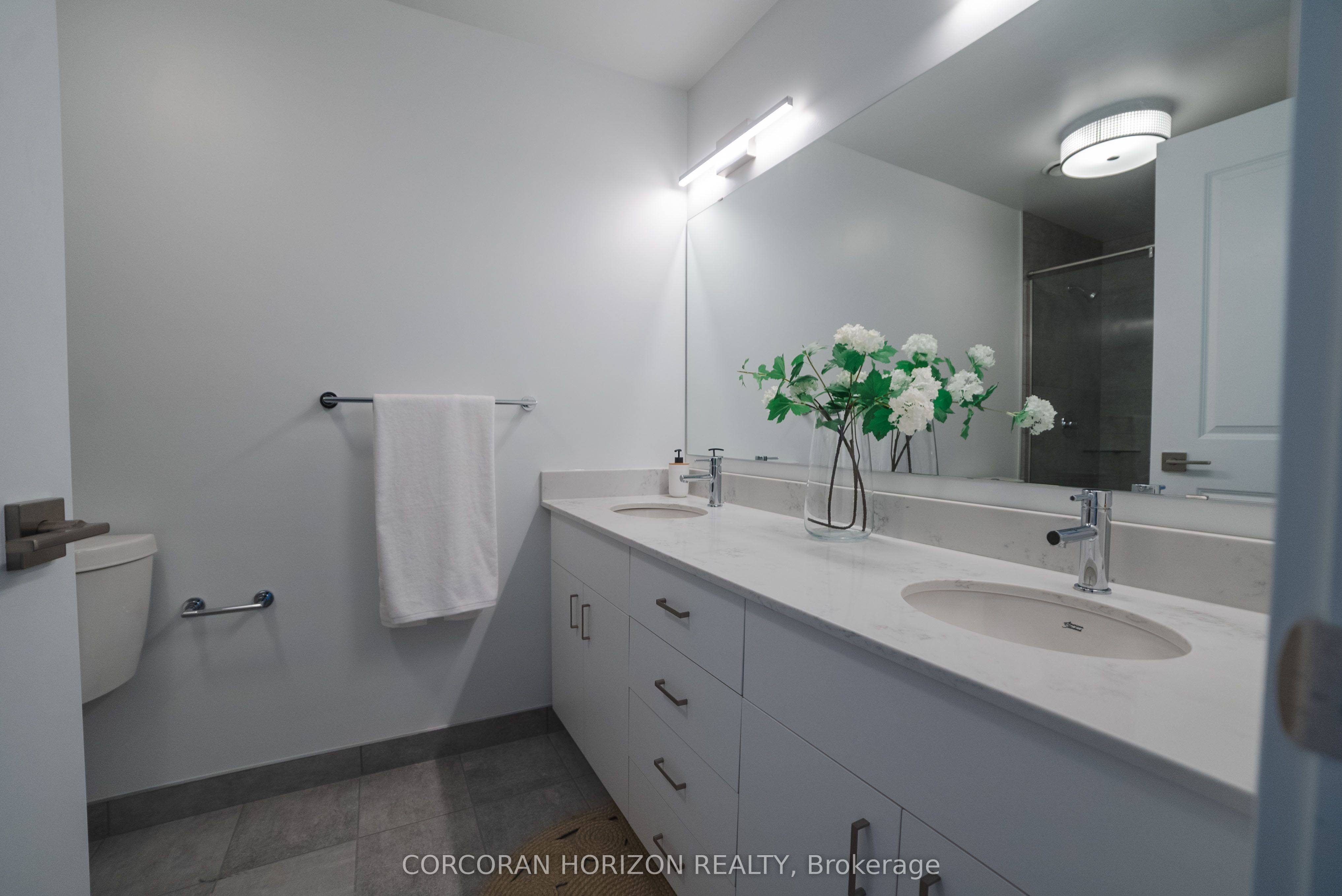 #1301 - 15 Glebe Street Property Photo 19