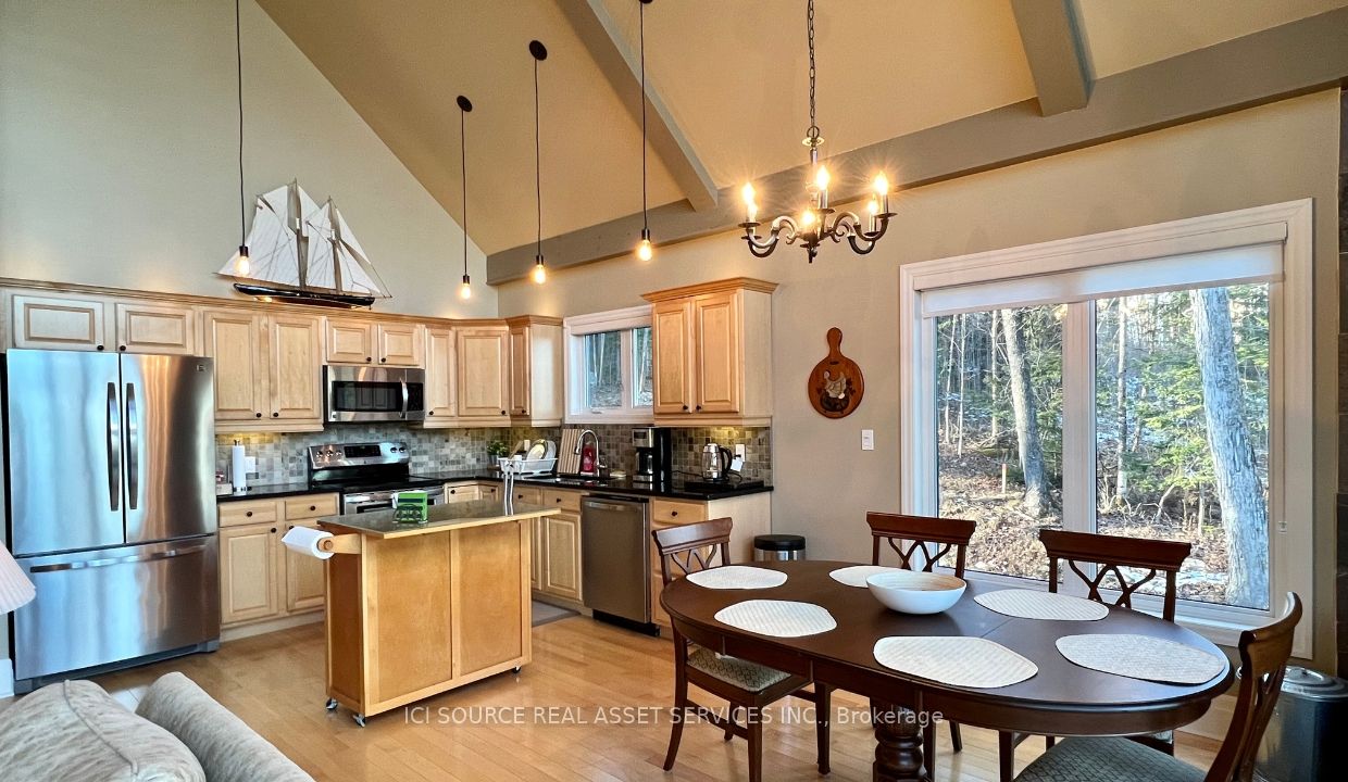 1311 Wonderland Road Property Photo 3