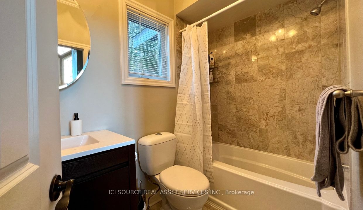 1311 Wonderland Road Property Photo 9