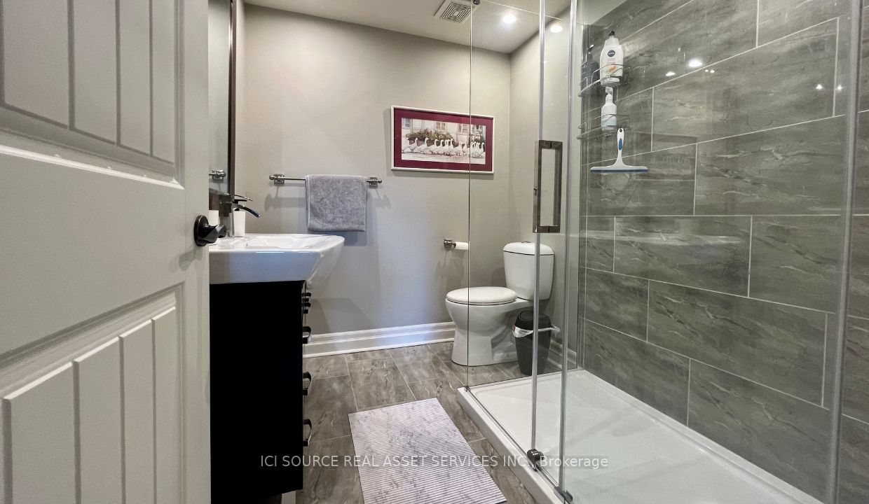 1311 Wonderland Road Property Photo 16