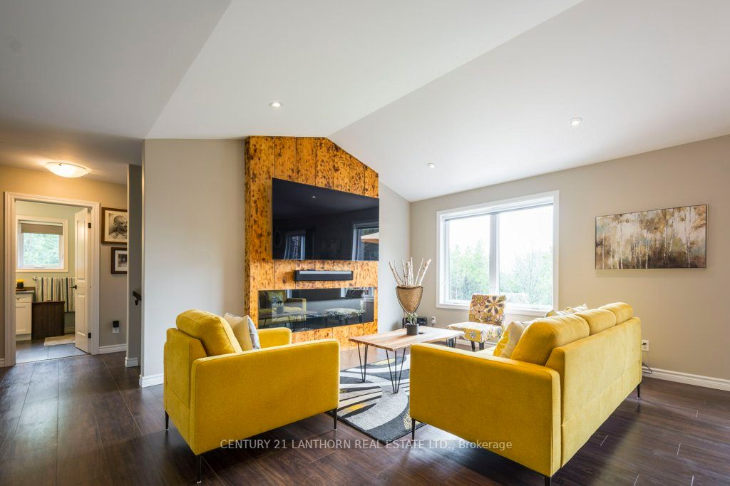 1053 Smith Street Property Photo 10