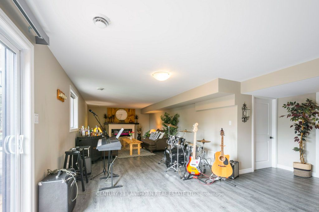 1053 Smith Street Property Photo 23