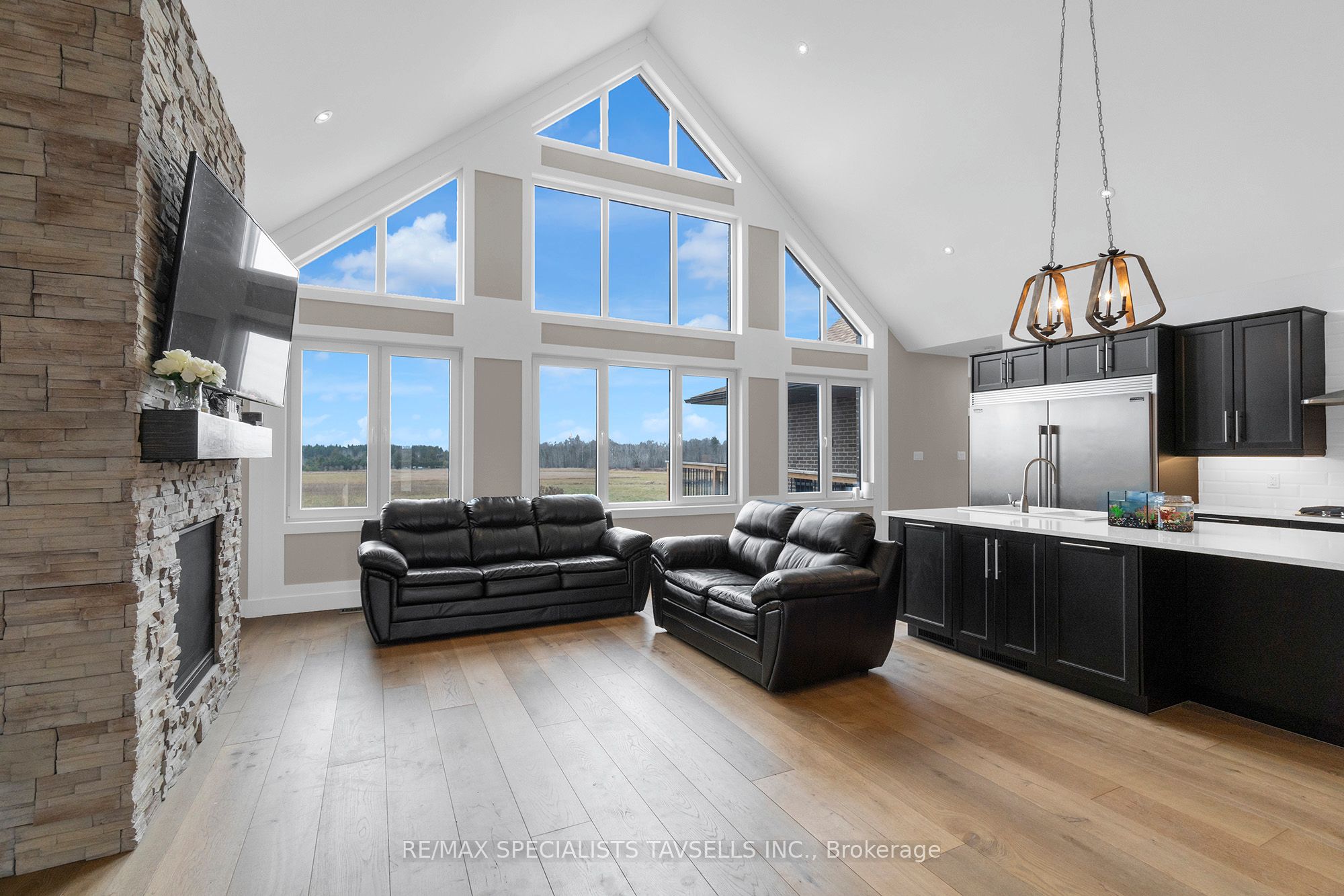 374170 6th Line Property Photo 4
