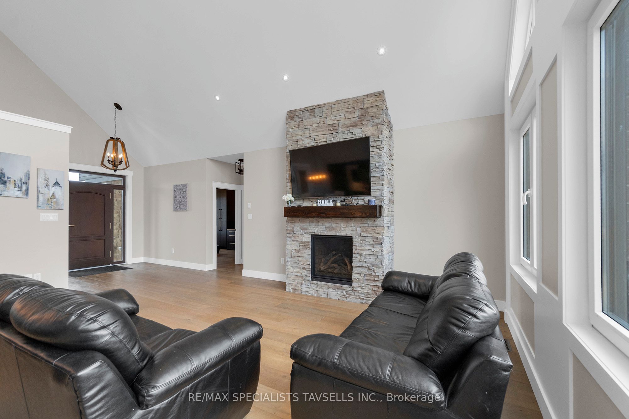 374170 6th Line Property Photo 5