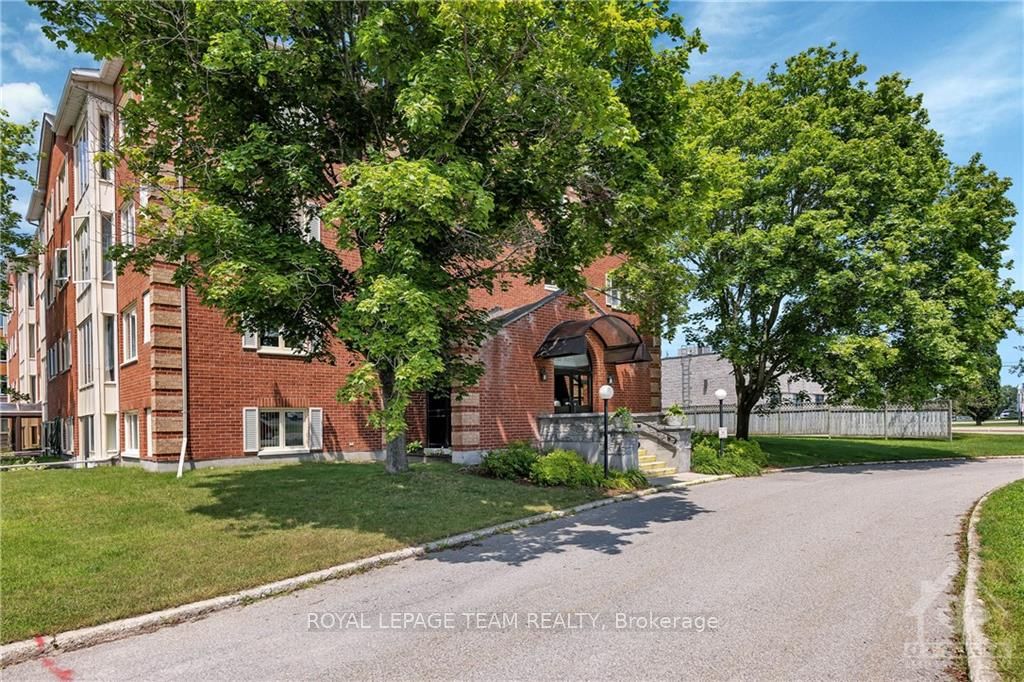 #306 - 10 Armstrong Drive Property Photo 3