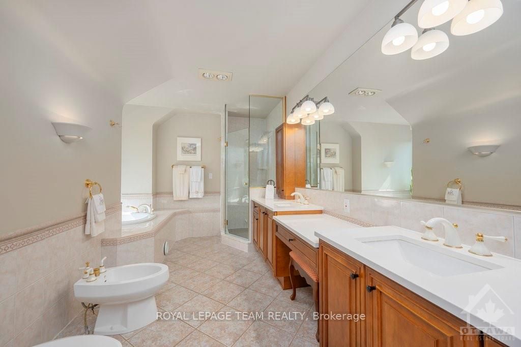 1870 Sixth Line Road Property Photo 17