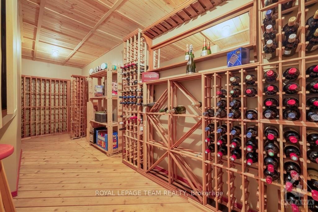 1870 Sixth Line Road Property Photo 25