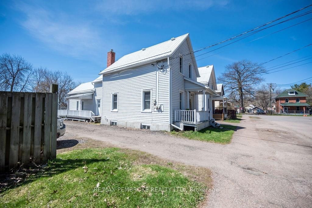 414 Moffat Street Property Photo 3