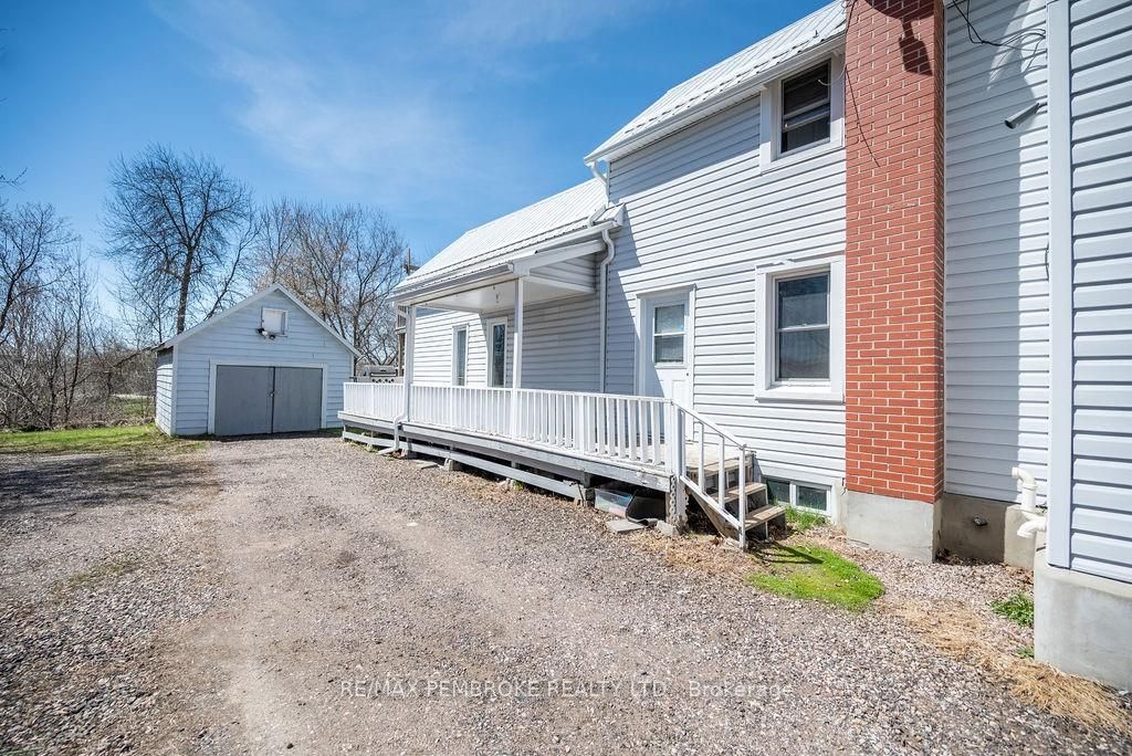 414 Moffat Street Property Photo 10