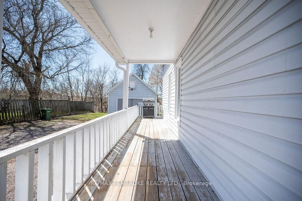 414 Moffat Street Property Photo 11