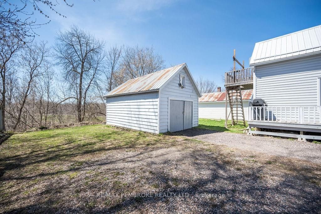 414 Moffat Street Property Photo 13